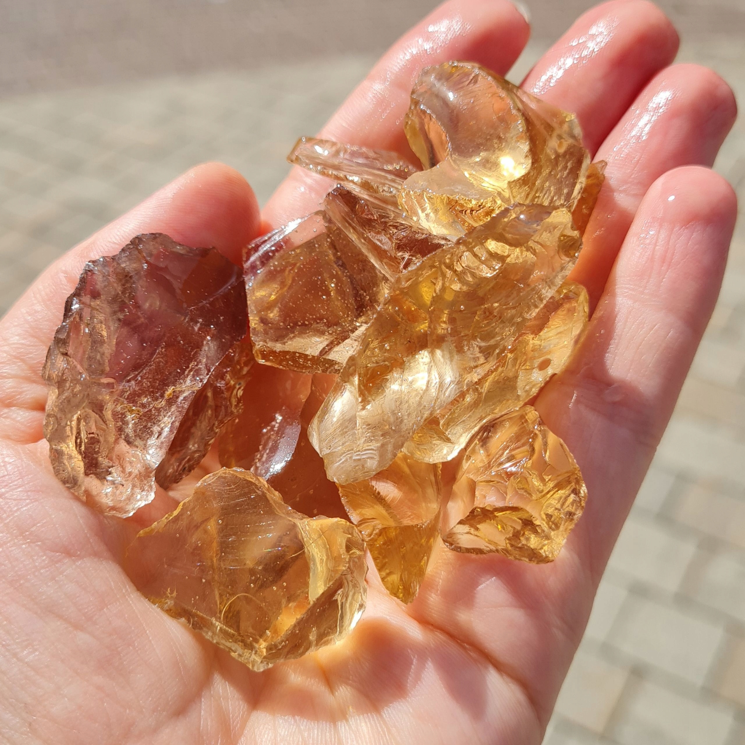 GRYS SZKLANY KAMIEŃ DEKORACYJNY BURSZTYNOWY EFEKTOWNY OZDOBNY 1-2CM 2KG Kod producenta 76