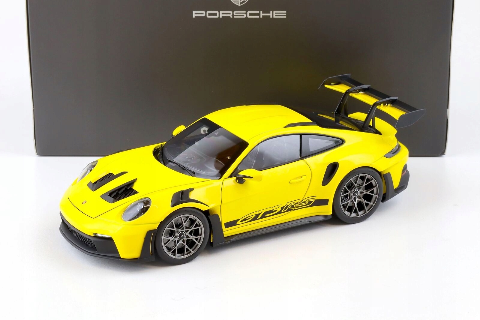 Porsche 911 992 GT3 Rs Racing žlutá Wap Dealer 1:18