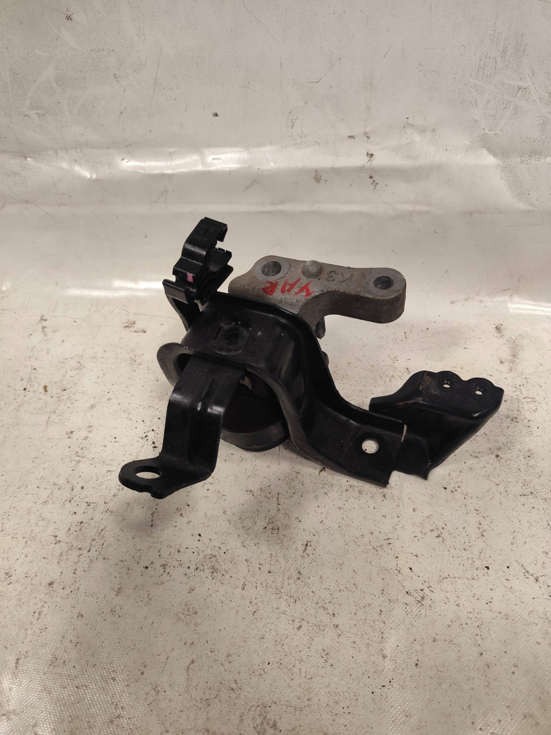 TOYOTA YARIS IV holder engine mount
