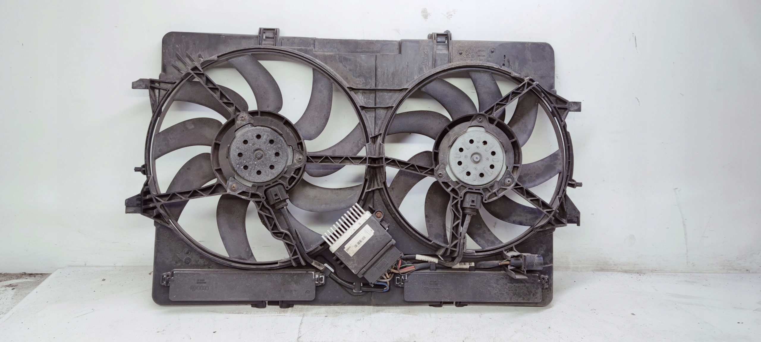 Вентилятори + корпус AUDI Q5 A4 A5 8K0121003M ОК