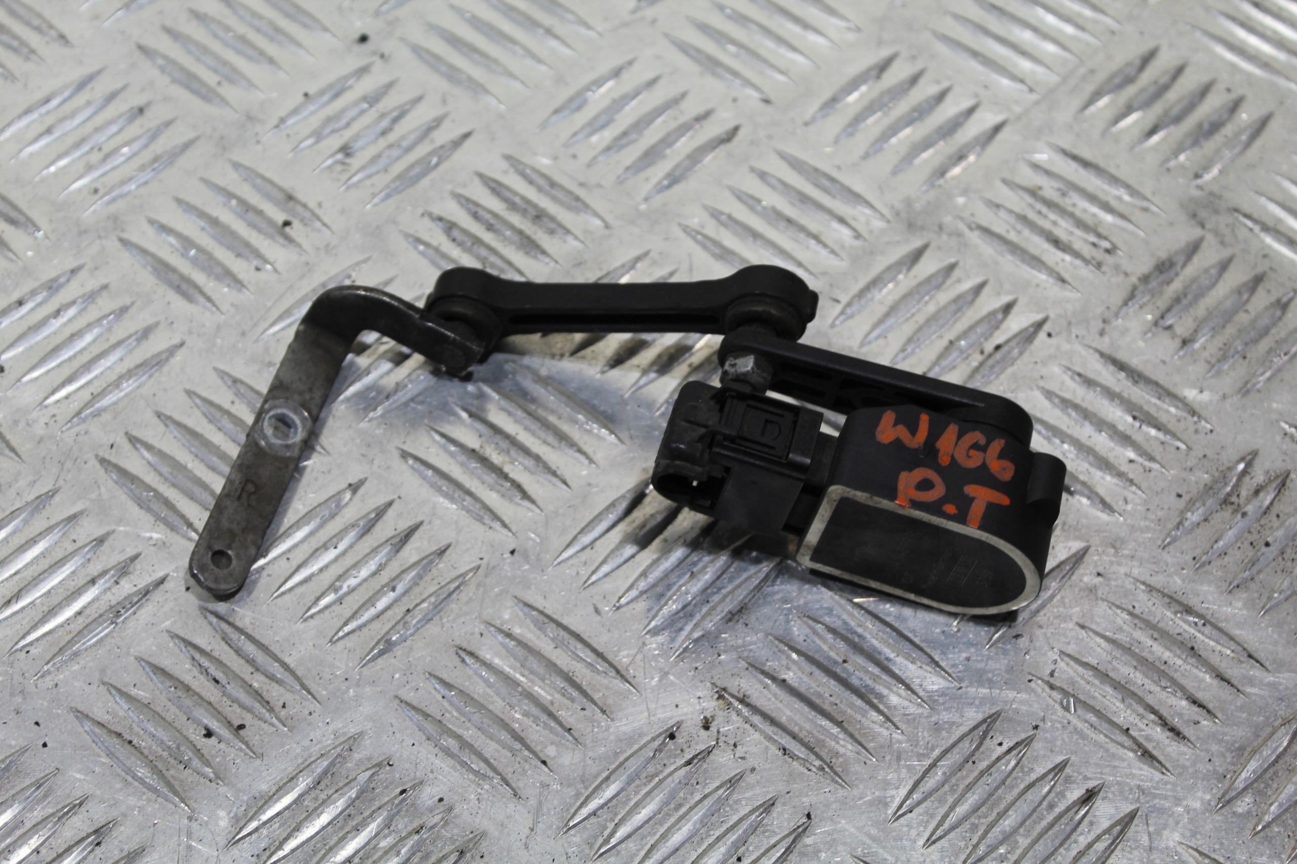 sensor levelling right rear part GLE W166 AMG