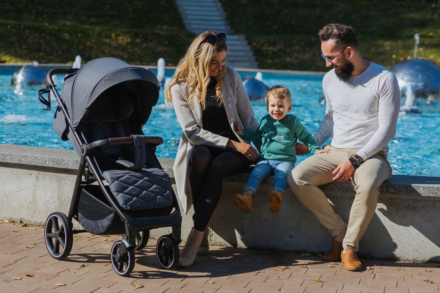 LEKKI WÓZEK SPACEROWY SKŁADANY AMORTYZACJA DUŻE KOŁA 0-22KG ŚPIWOREK UCHWYT Wysokość produktu 111 cm