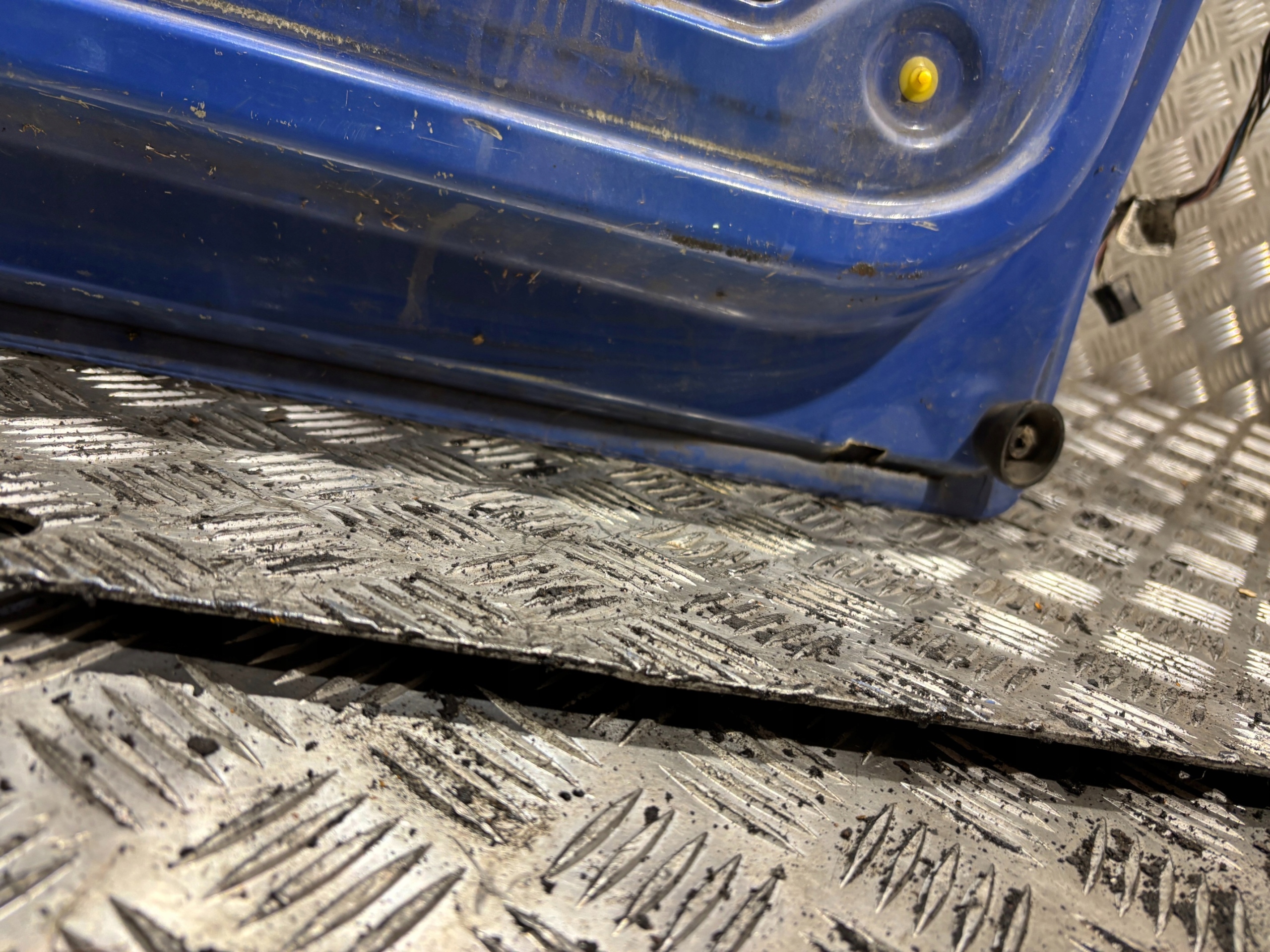 door left rear part Opel Vivaro A k: 23U
