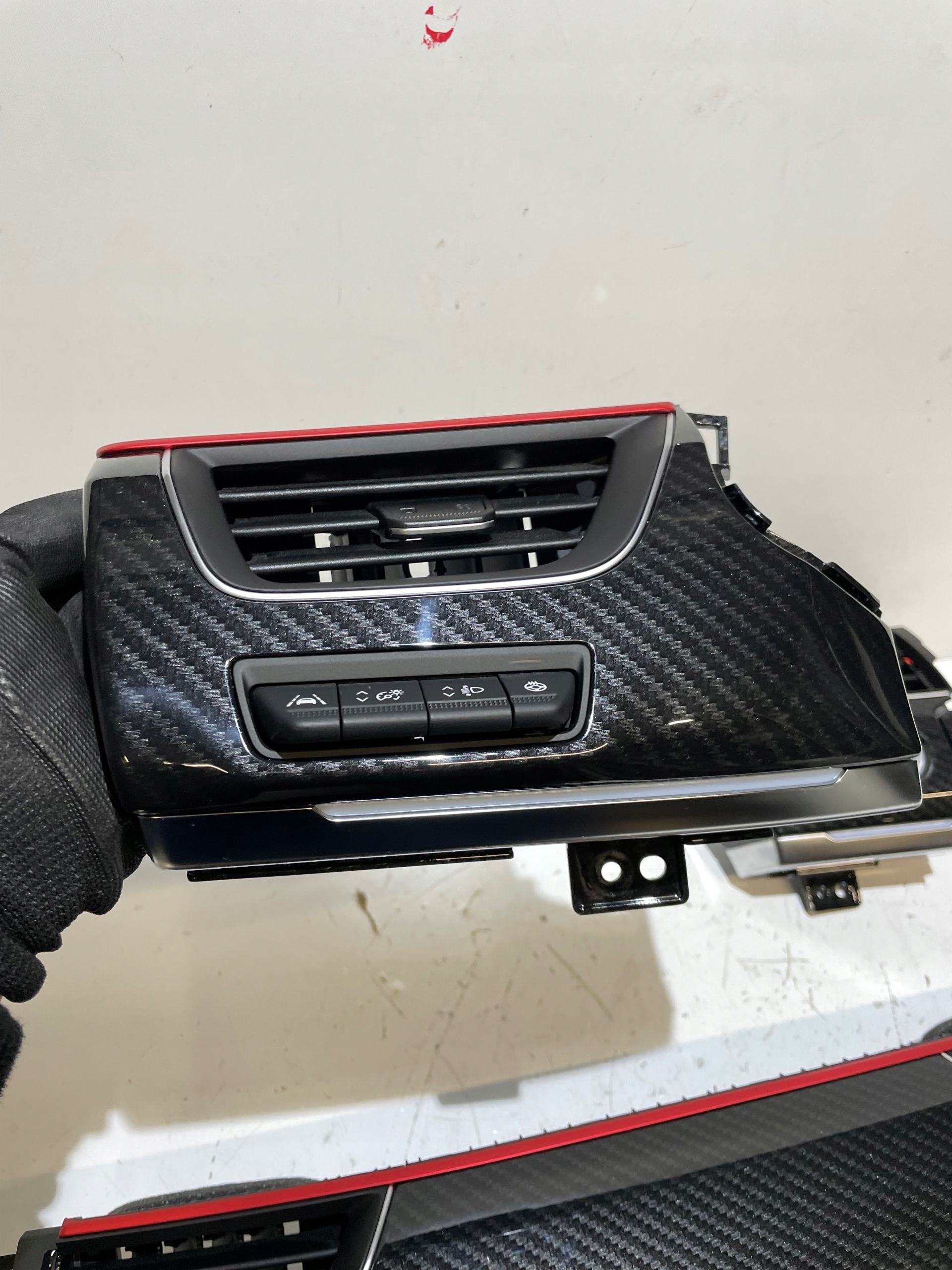 RENAULT ARKANA R.S. LINE MOULDINGS CONSOLE CARBON