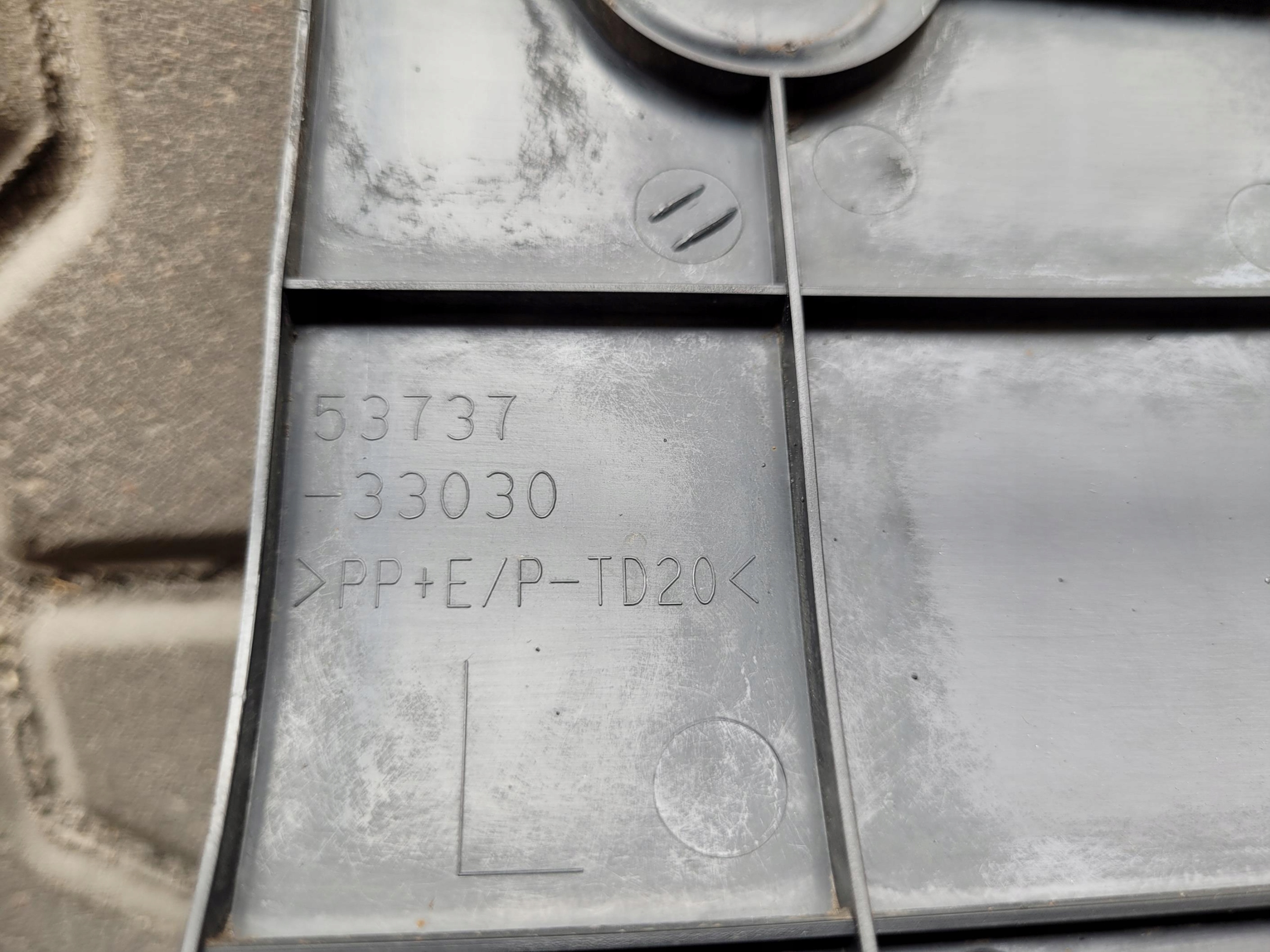 cover chassis left 53737-33030 LEXUS ES VII 7 300 H