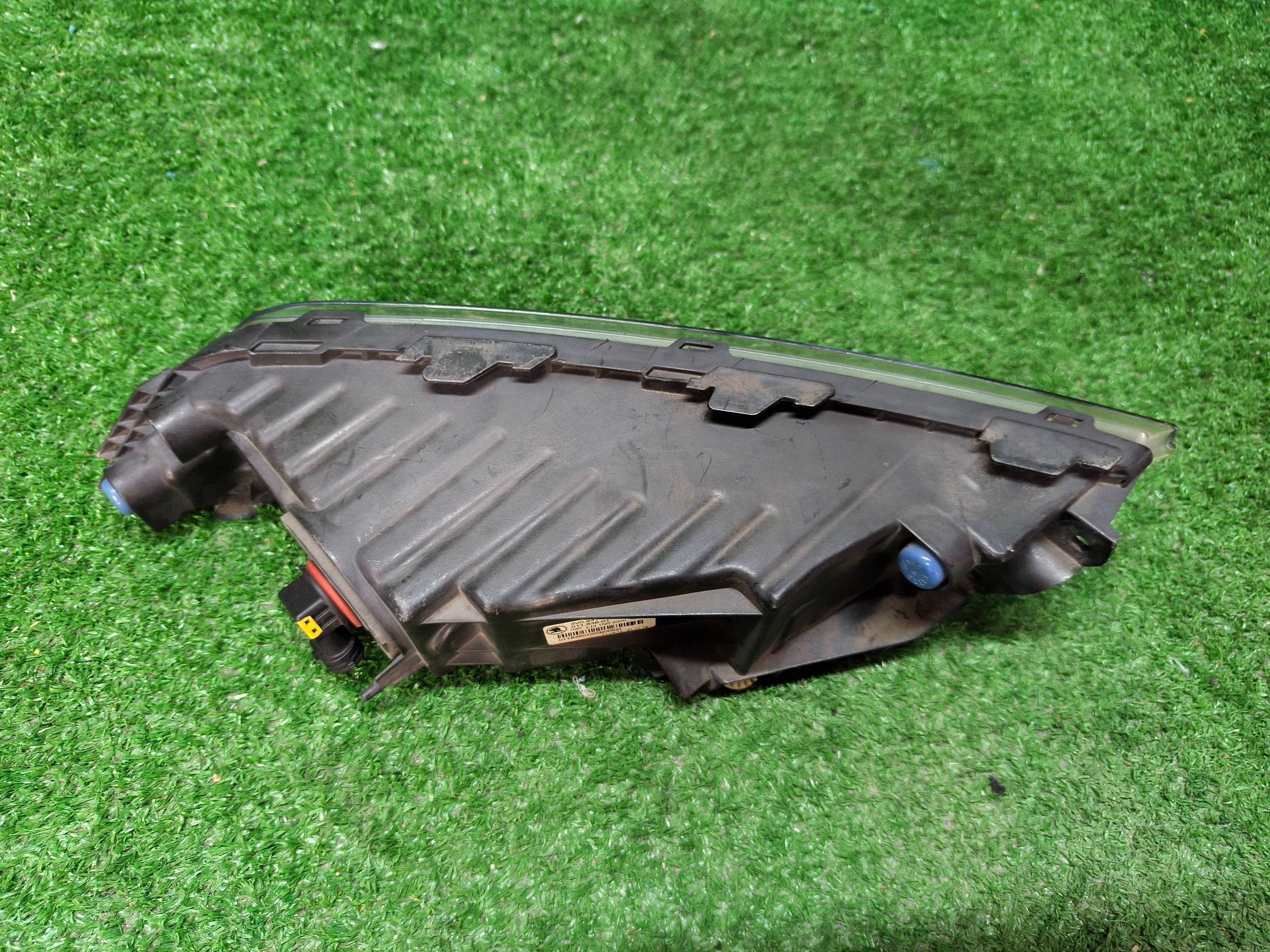 fog light left front SKODA SUPERB III 15- NR.H225