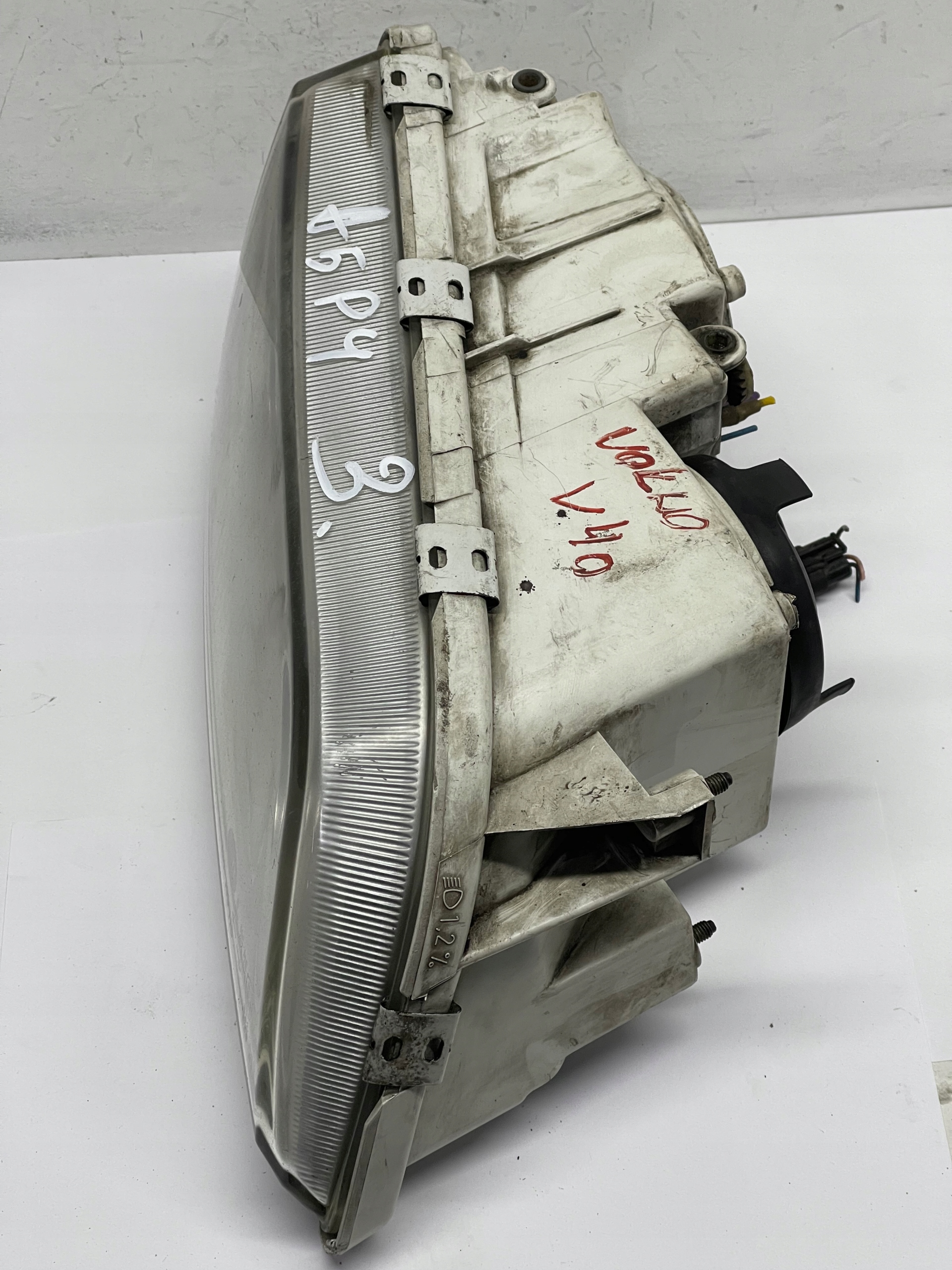 Volvo OE 14909000R reflector right