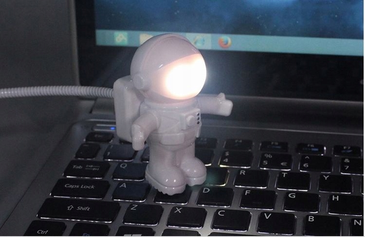 LAMPKA ASTRONAUTA NA USB OŚWIETLENIE LED DUŻA 6x7 Producent Inna