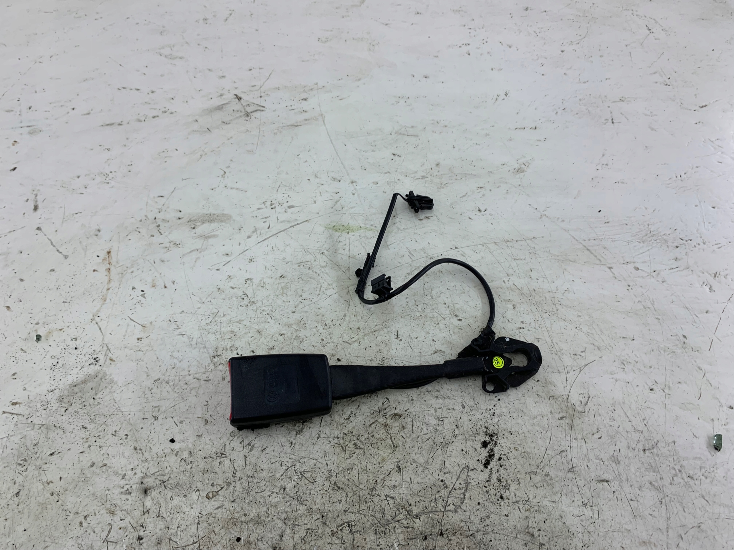 AUDI A4 B8 adjuster supports safety ZAPINKA left 8K0857755D