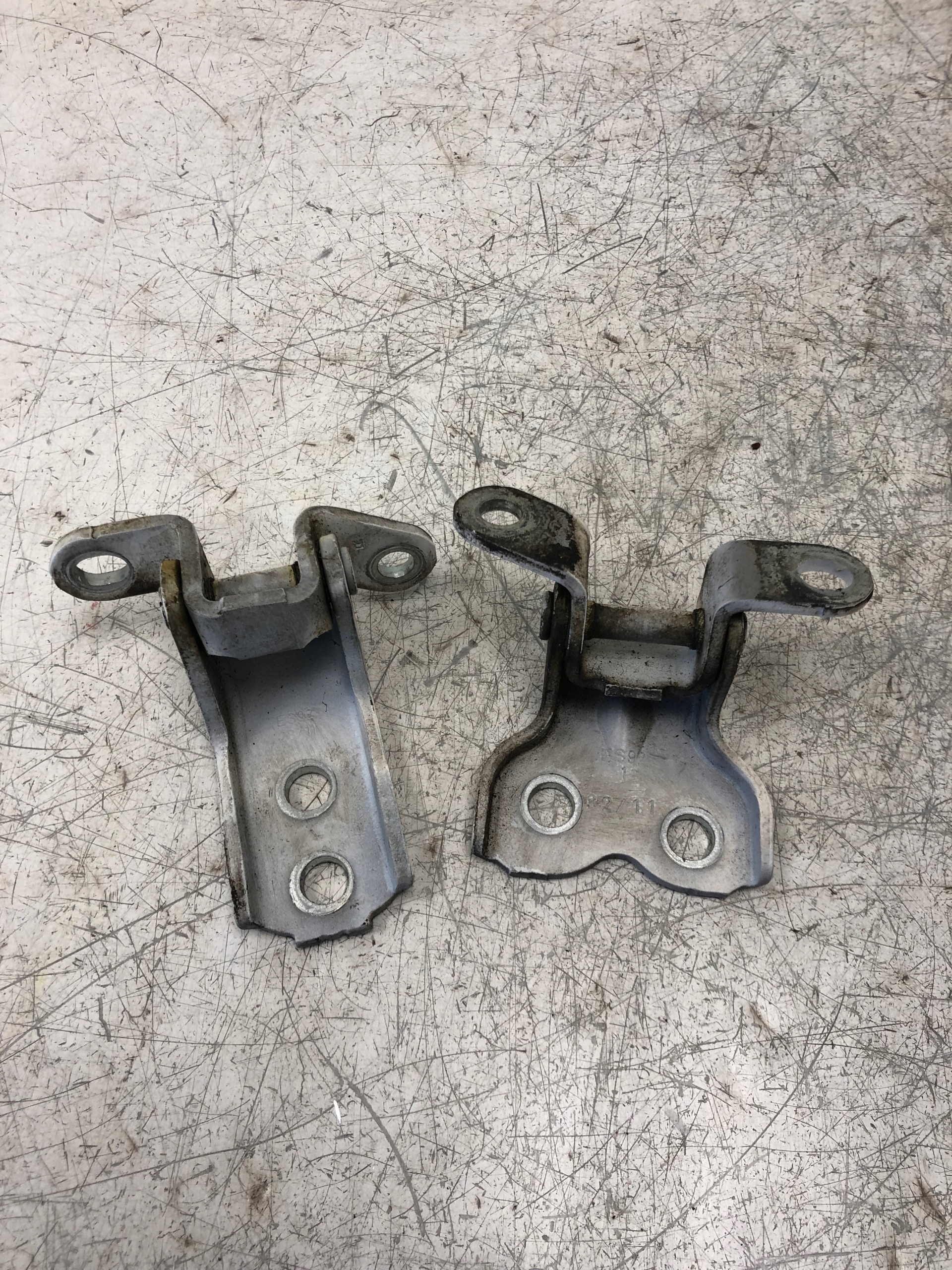 hinges door right front TOYOTA AYGO and 068