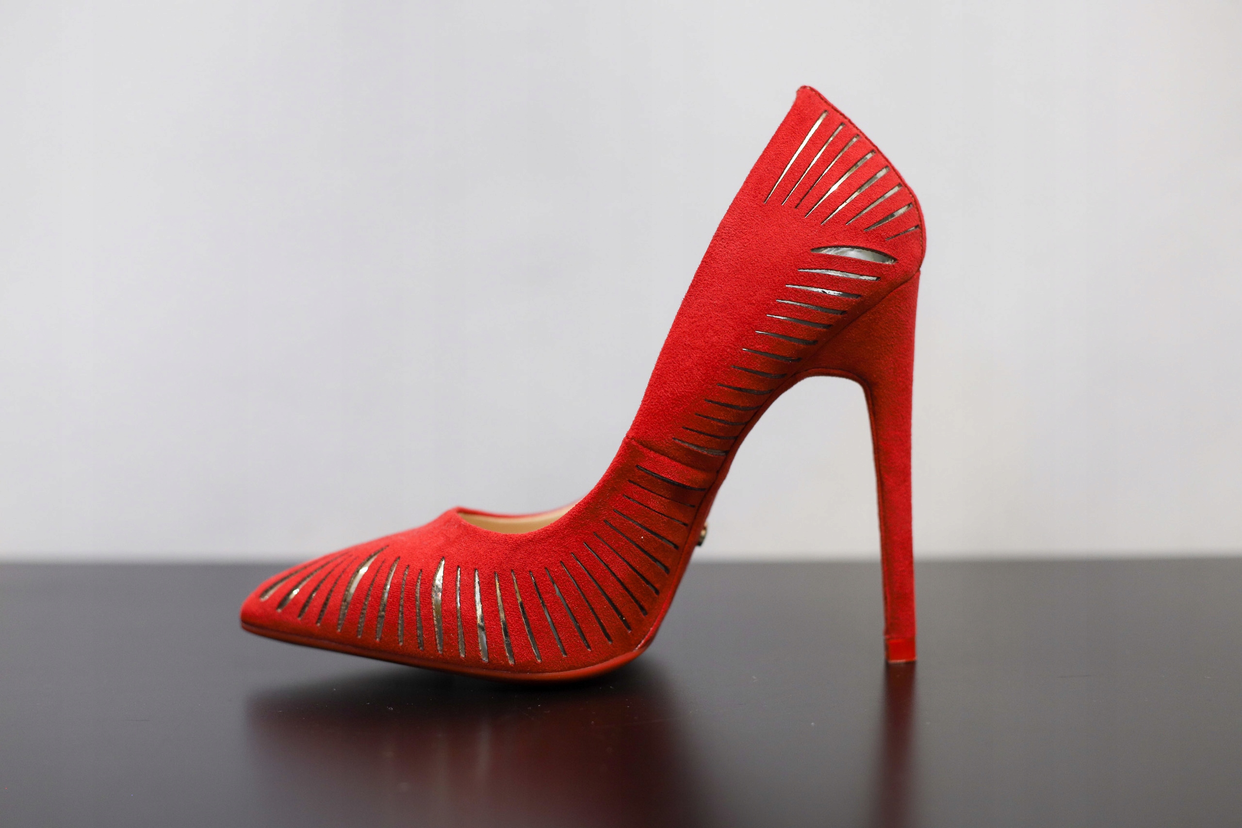 Damskie wysokie czerwone szpilki złoto szpic Marka Seastar