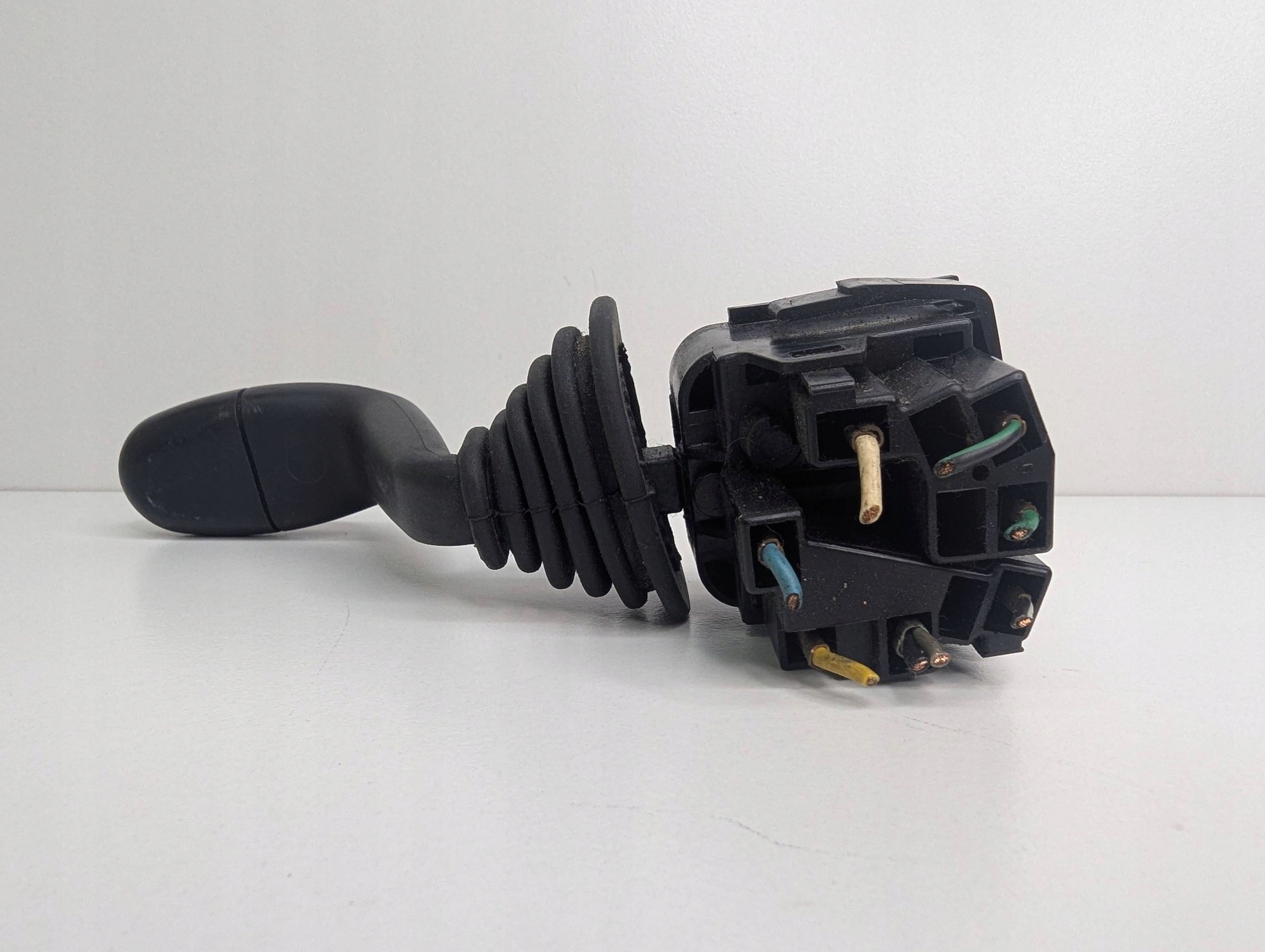 Bouton Indicateurs de direction Skoda Felicia 501597