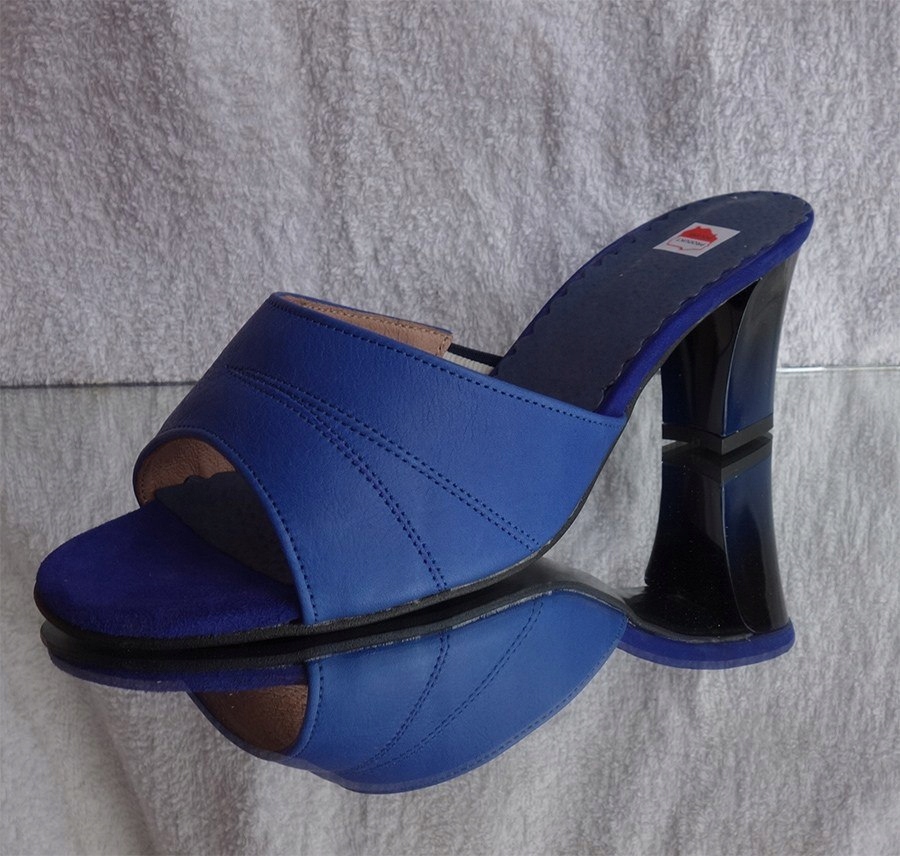 SkórA KLAPKI NIEBIESKI tegośc 3 H BARDZO SZEROKIE