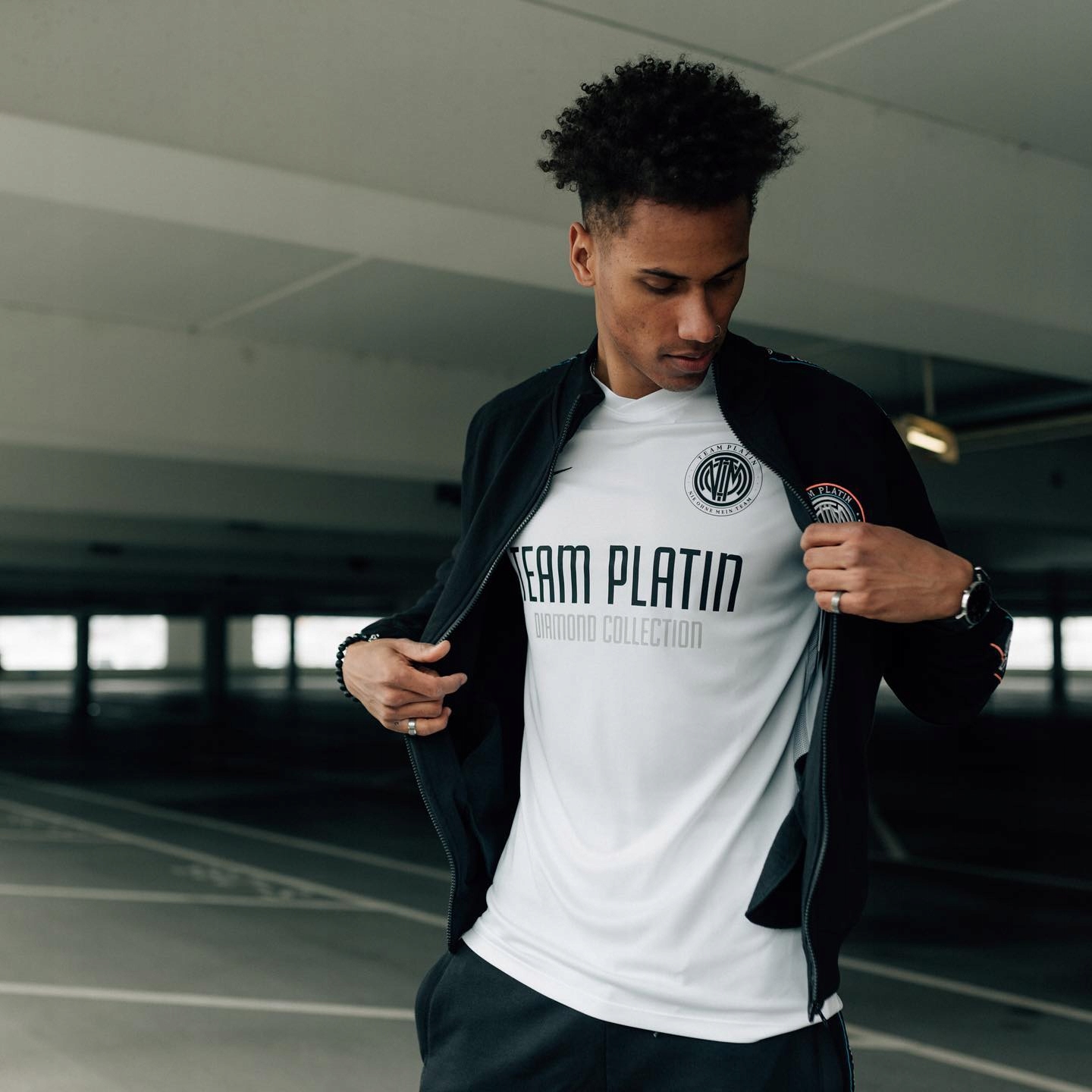 KOSZULKA NIKE MĘSKA TEAM PLATIN SPORTOWA DRY-FIT rozmiar L Szerokość pod pachami 9 cm