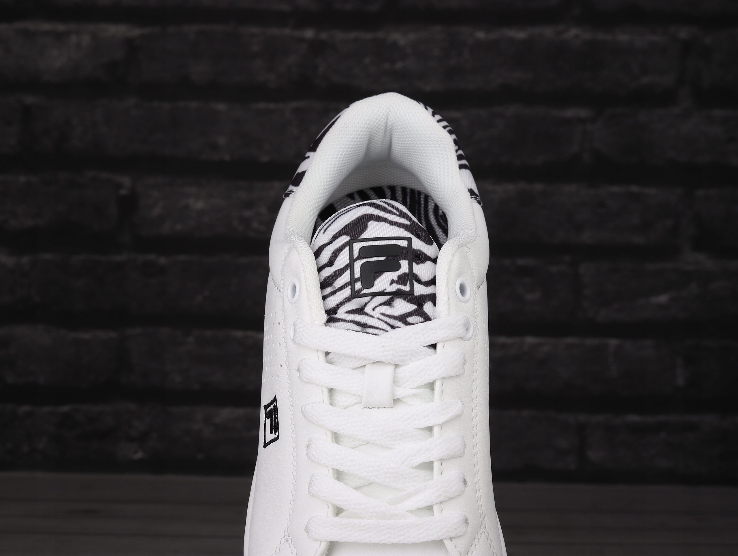 Buty damskie Fila CROSSCOURT 2 NT LOW WMN Model SPORTOWE CROSSCOURT