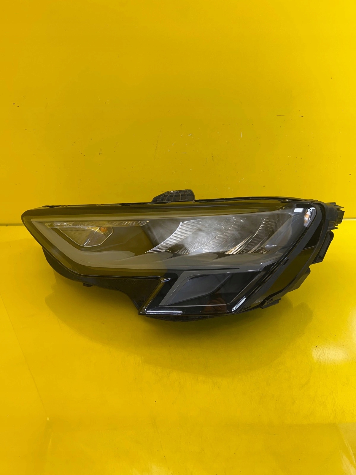 light left front Audi A3 8Y Full Led 8Y0941011