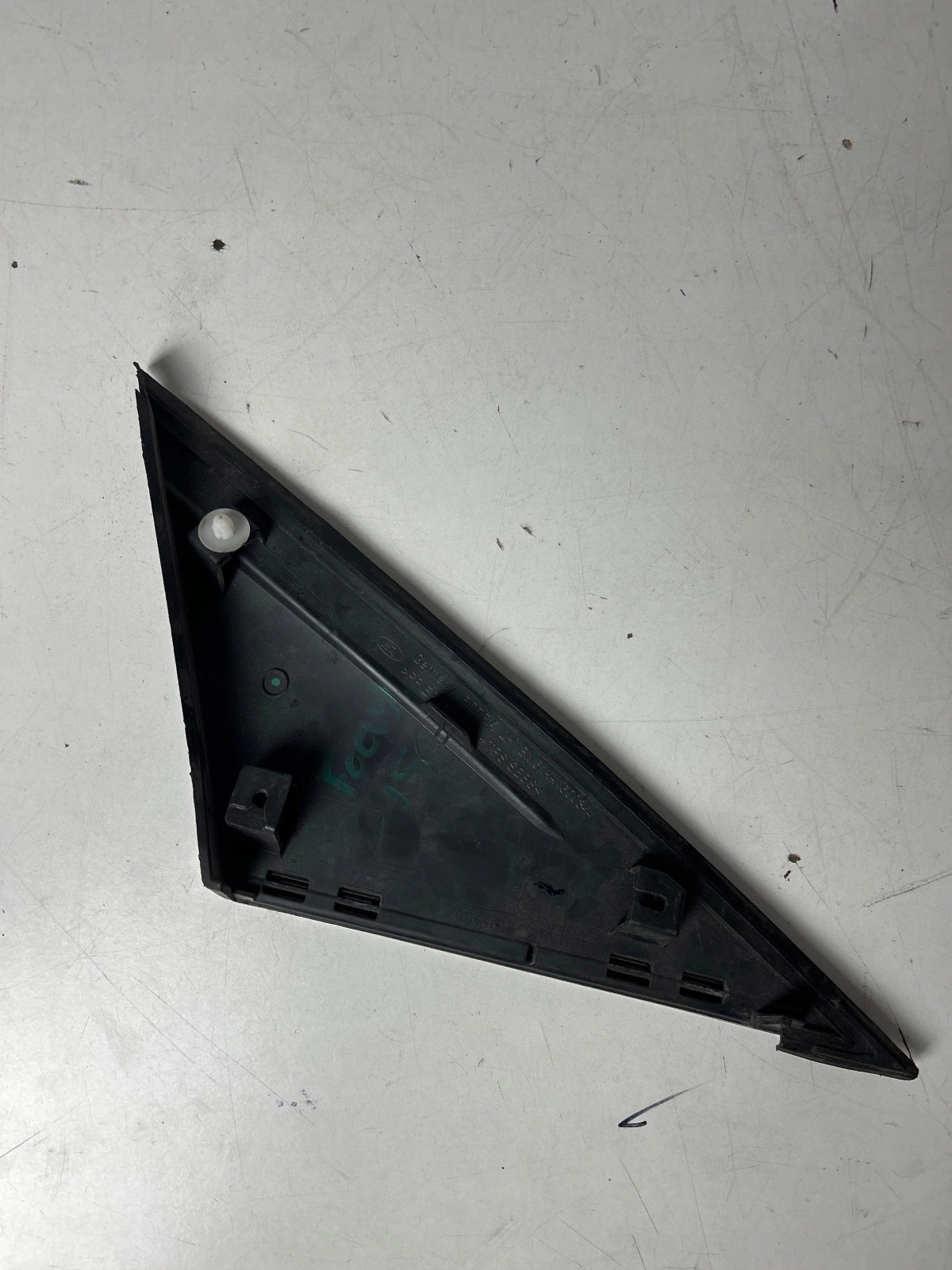 Couvre trojkat de couverture Aile Gauche Avant Ford Focus MK3