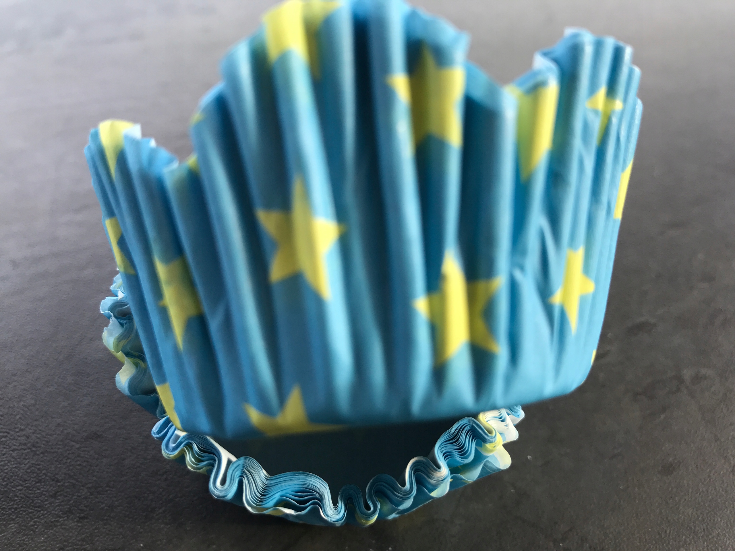 FOREMKI PAPIEROWE NA BABECZKI MUFFINKI PAPILOTKI Z PAPIERU OLDMAN 80szt 7cm Średnica 7 cm