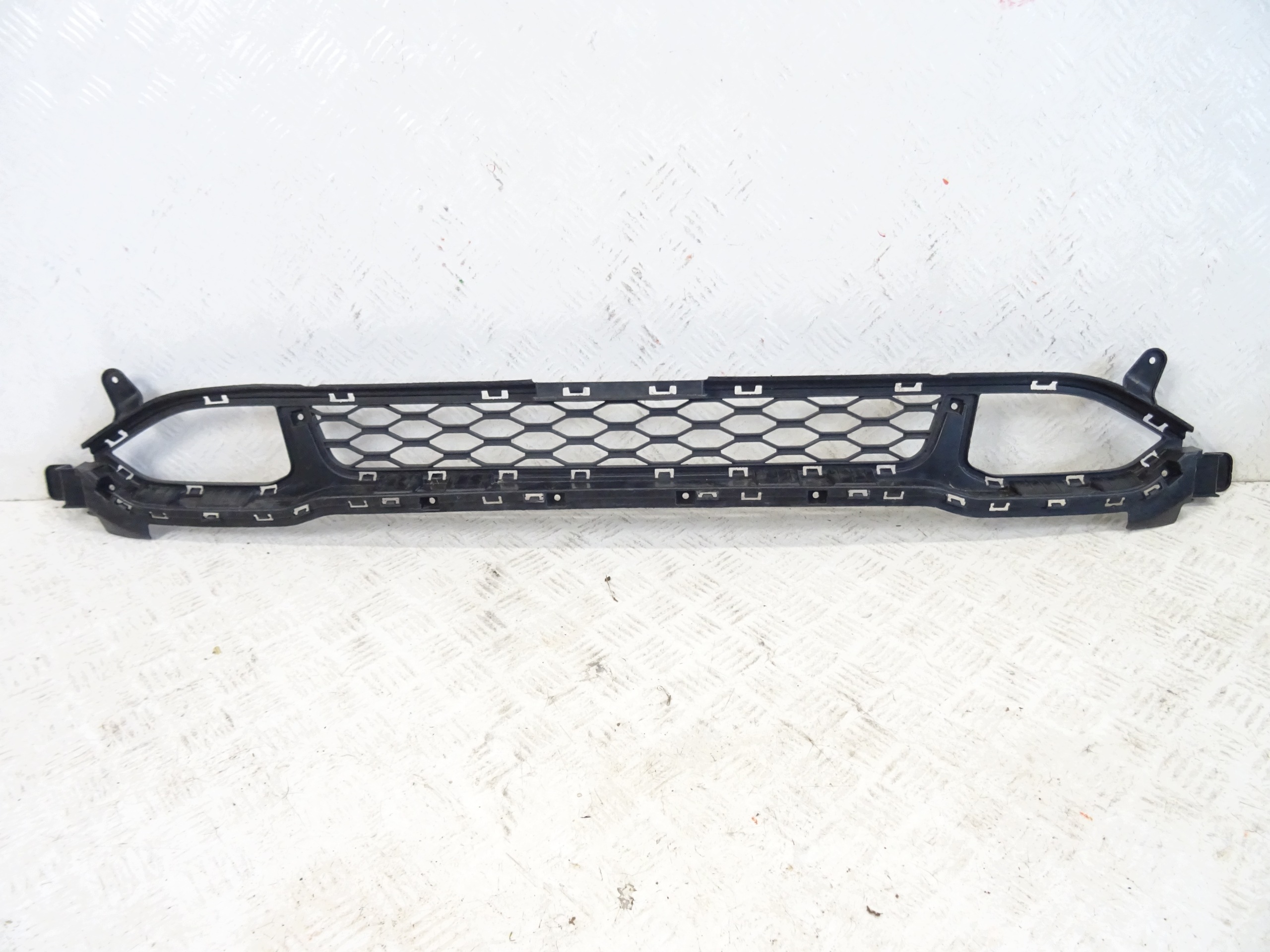 grid of a bumper front front HYUNDAI KONA and 86561-J9010