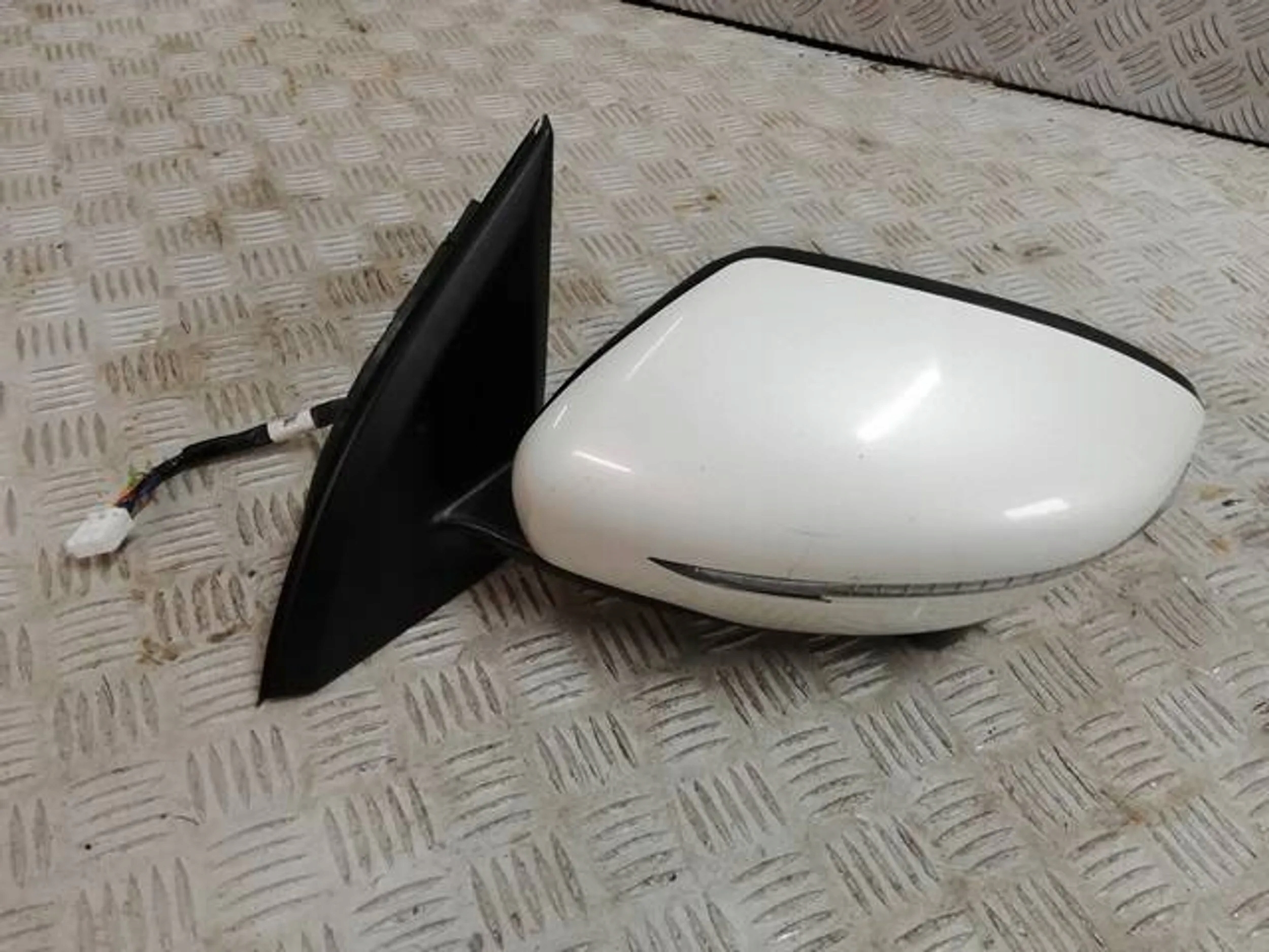 LUSTERKO LEWE QASHQAI J11 QAB 13PIN KAMERA