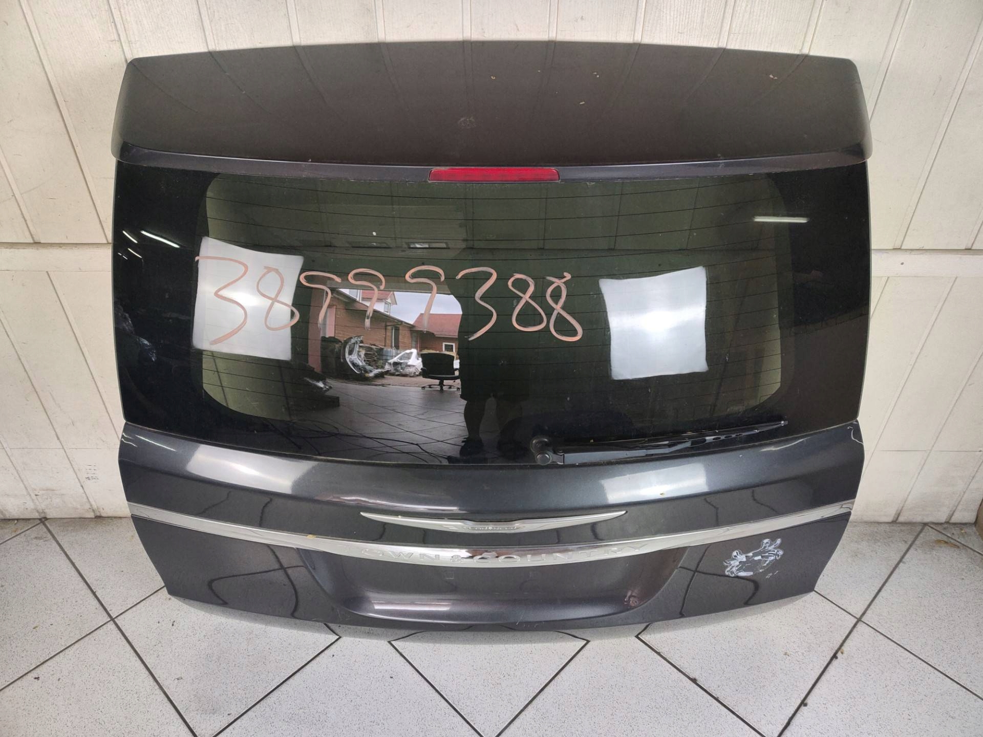 rear trunk door boot Chrysler Town and Country 5 facelift 2012