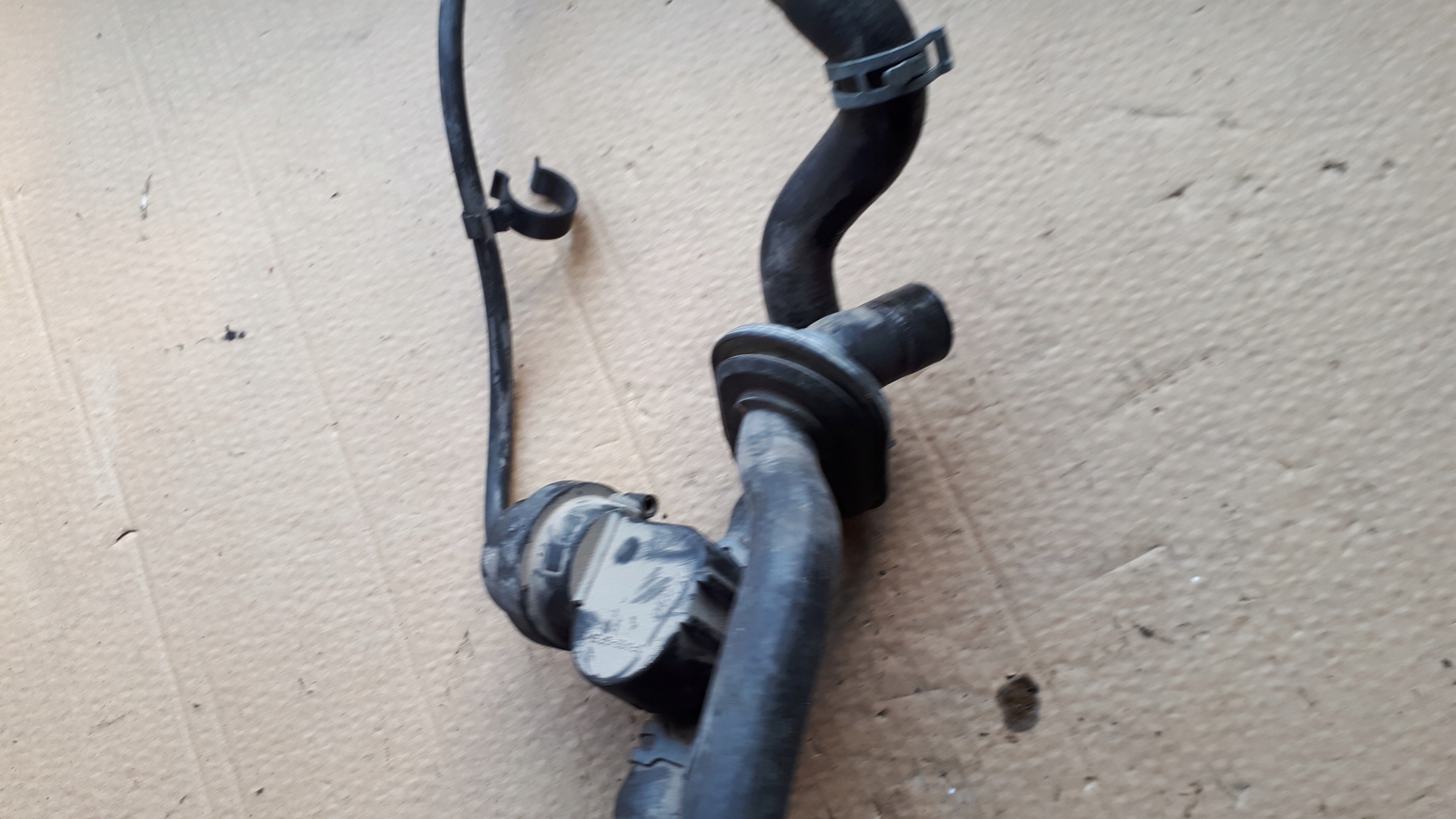 S4 B8 A4 VENTIL CRIJEVO VODE 3.0 TFSI S5 1J0819809