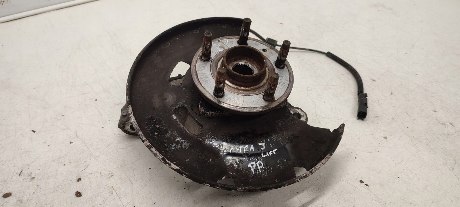 swing front front right Opel Astra J LIFT 1,6 HB