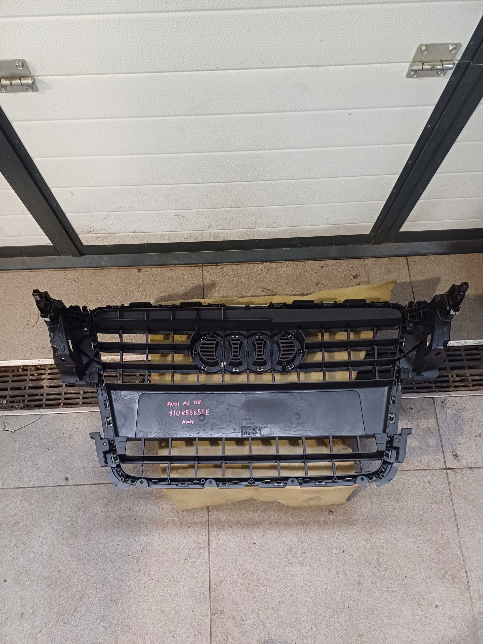 Grill AUDI A5 B8 8T0853651E vor Lift