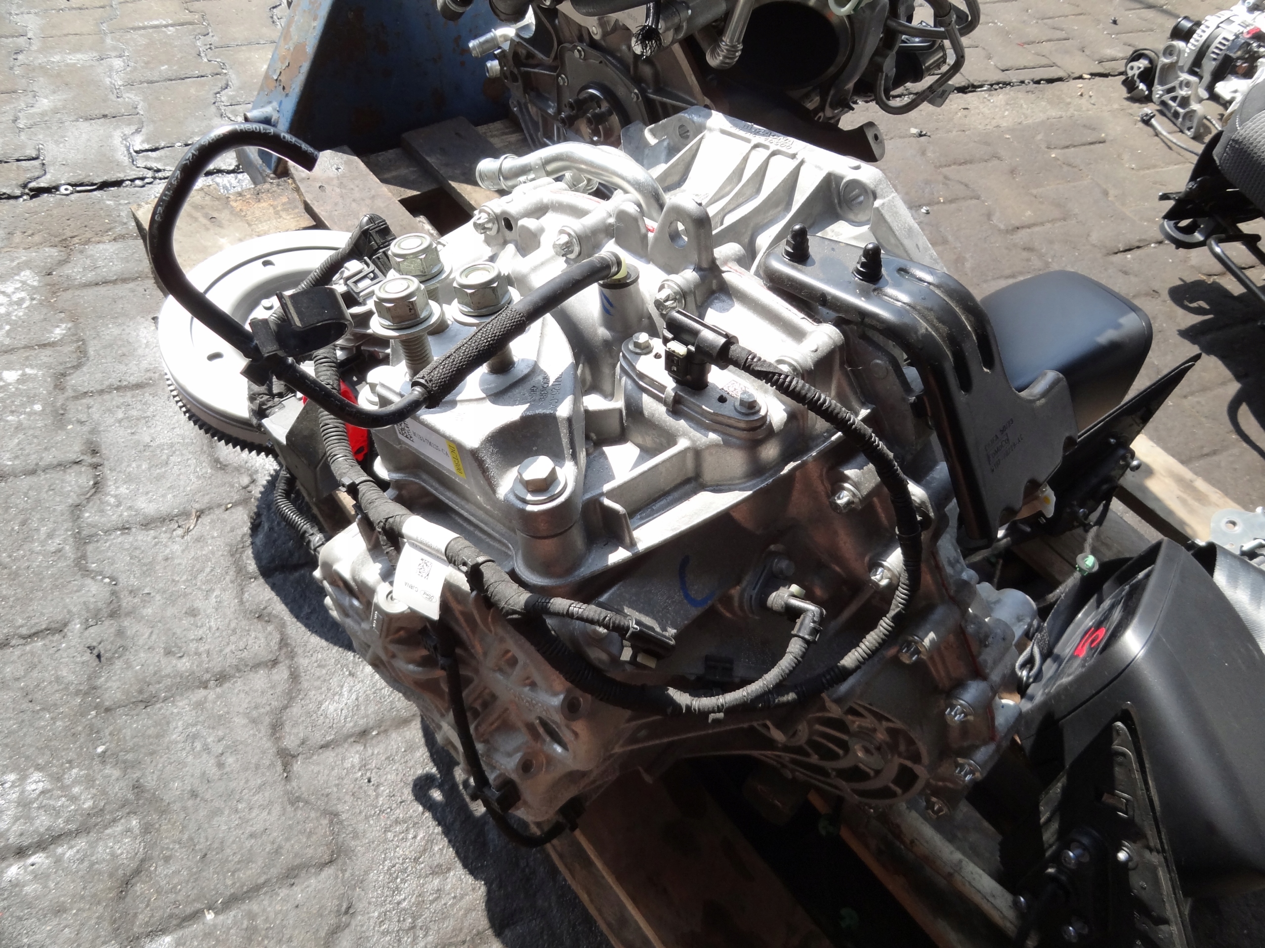 FORD TRANSIT COURIER III MK3 24r 1,0 ECOBOOST AUTOMAT SKRZYNIA R2X1-7000-AB Producent części Ford OE