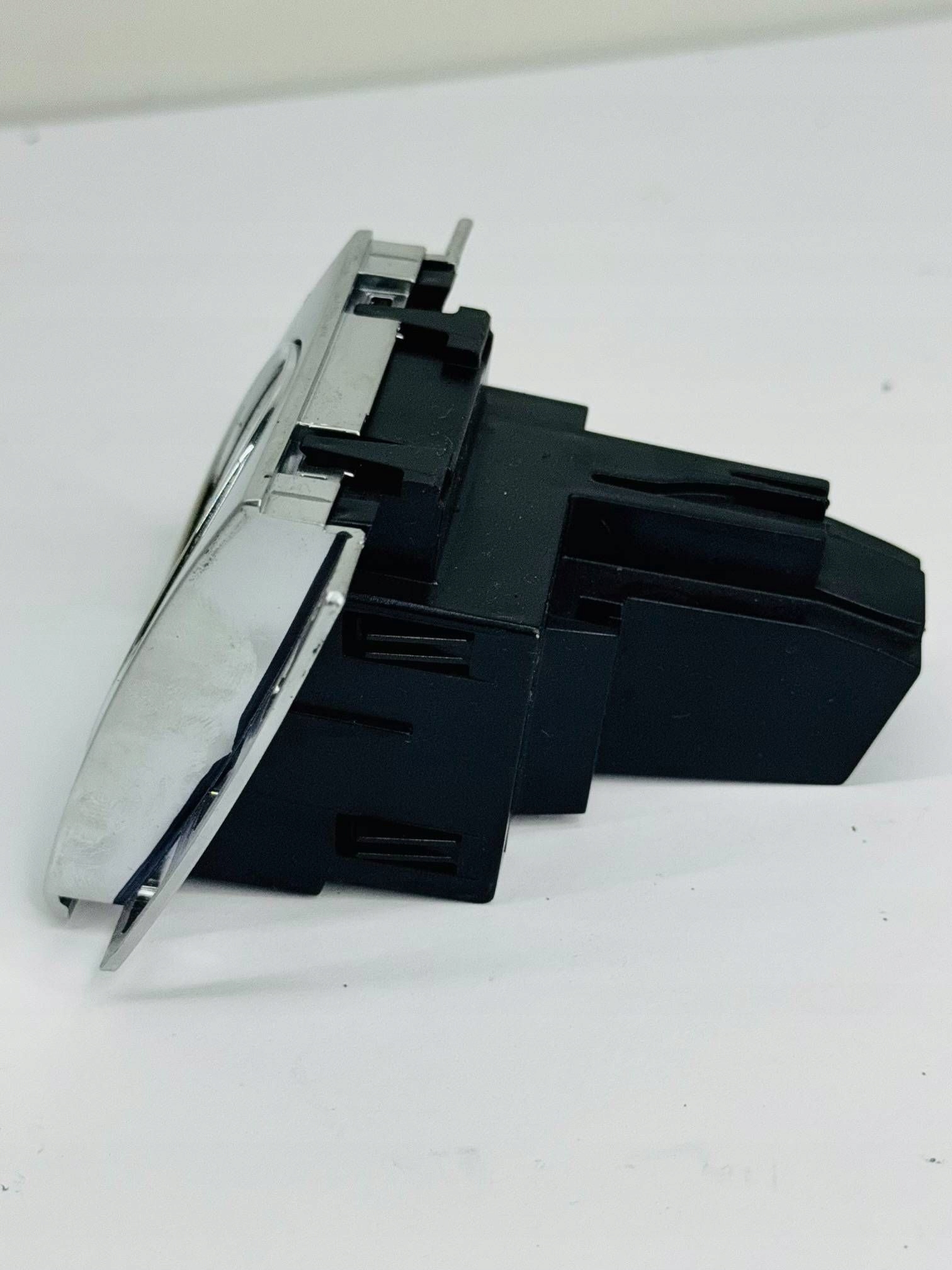clock Volkswagen PASSAT B7 1948189 1948058-13