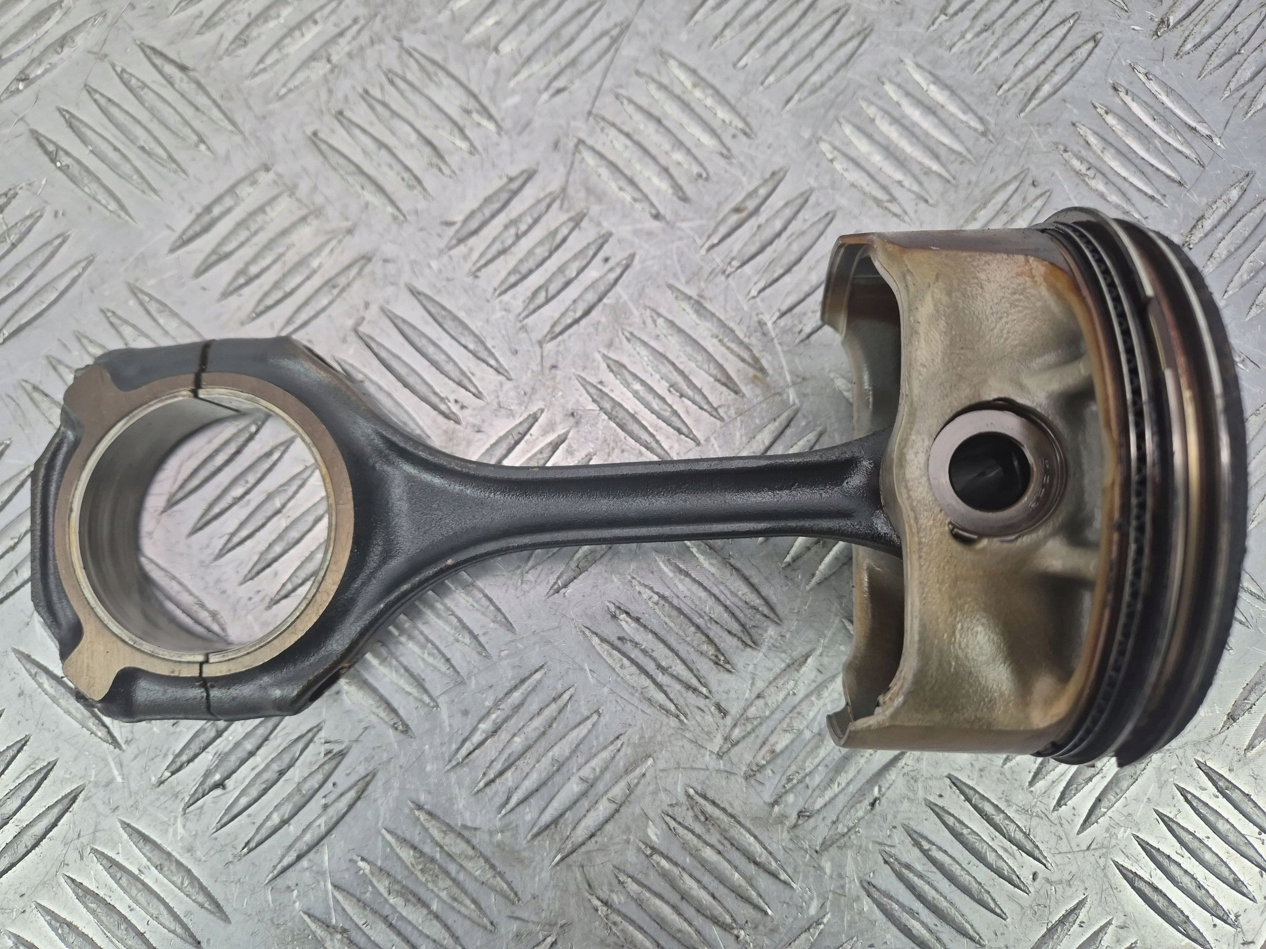 piston with connecting rod Mercedes E500 W212 098106 M273970