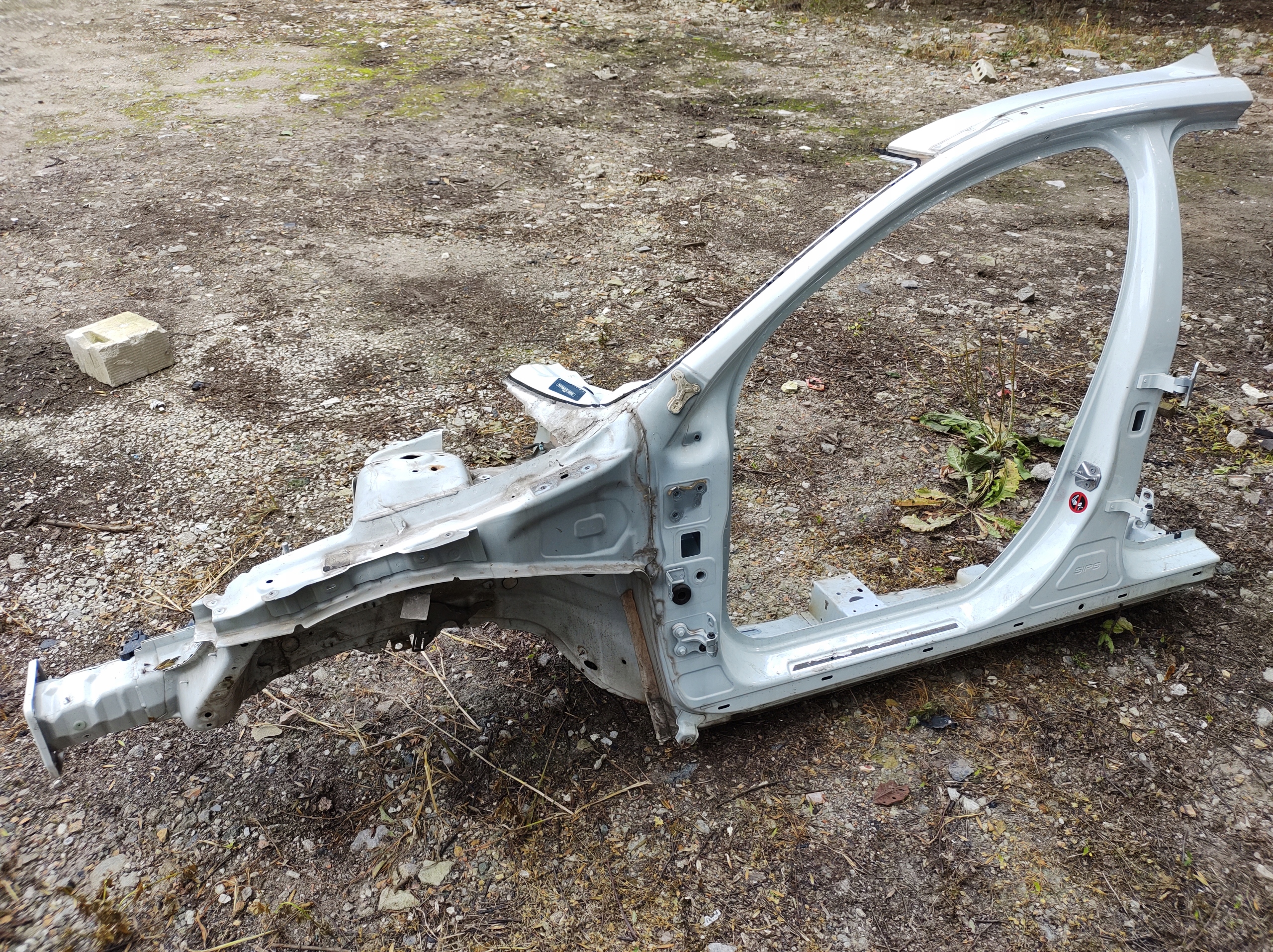 VOLVO V60 13r- ЛОНЖЕРОН ЛІВА СТІЙКА