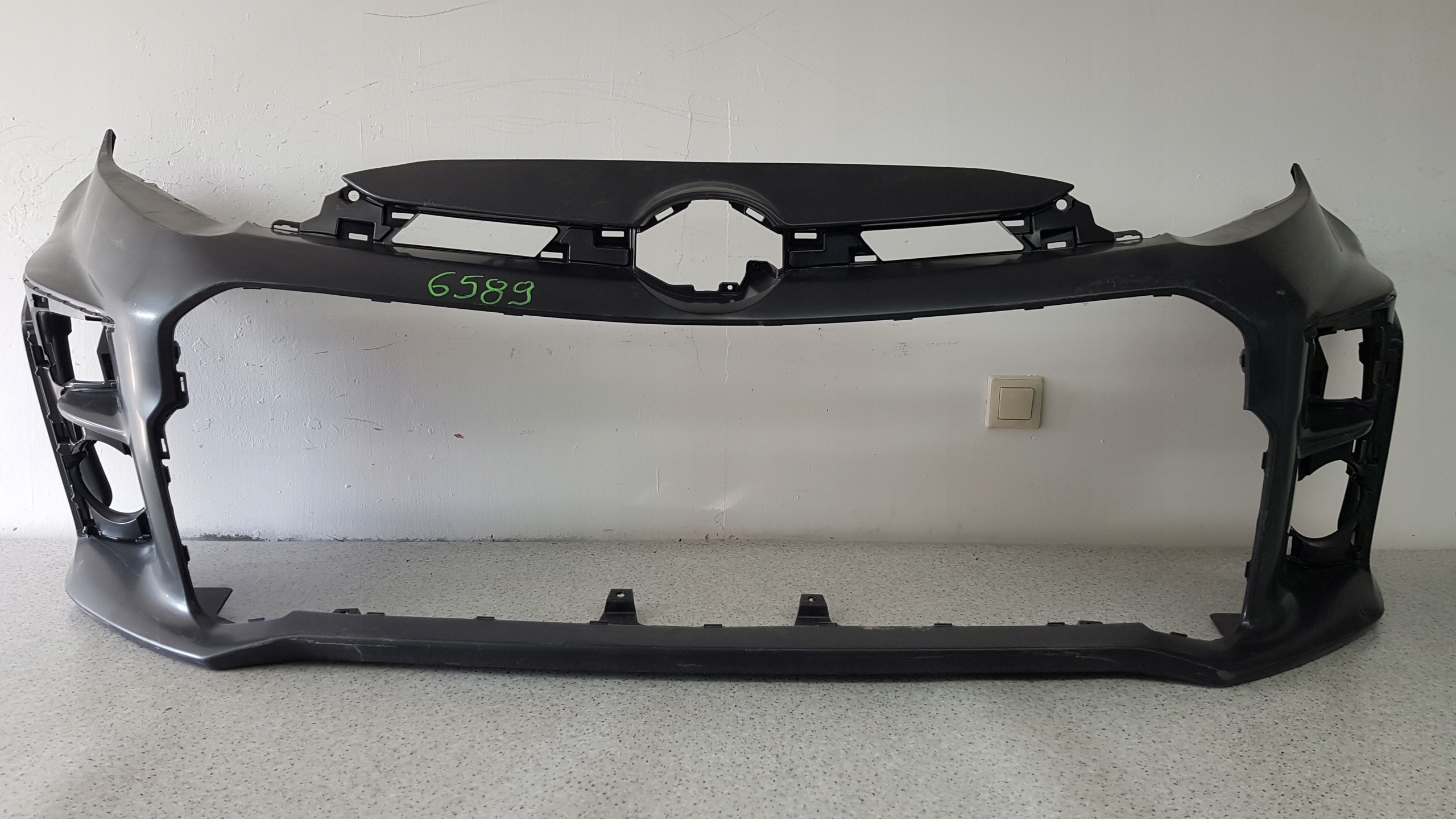 TOYOTA YARIS IV GR new ORYG. bumper front 6589