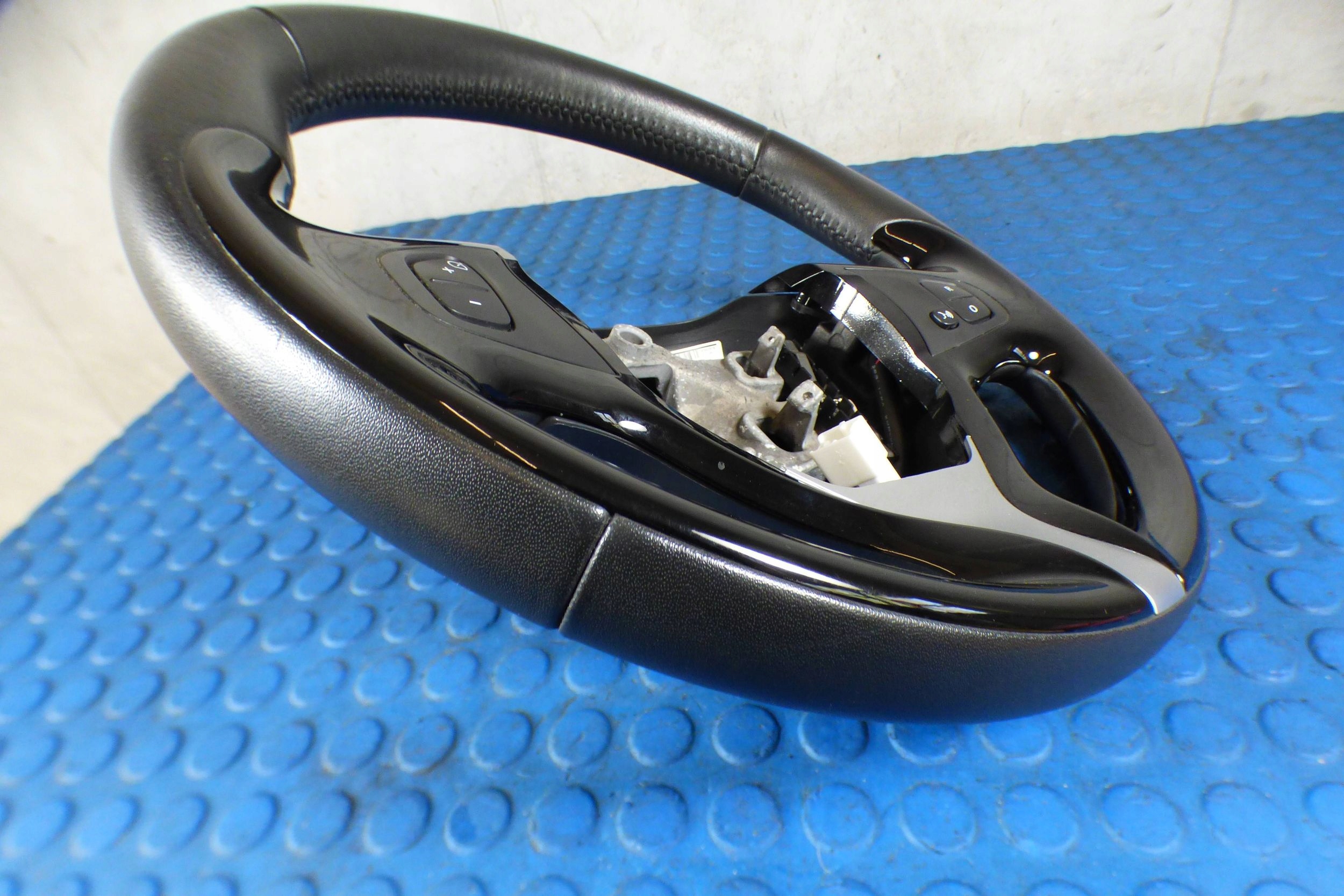 Renault Clio IV lenkrad Leder 484007003R