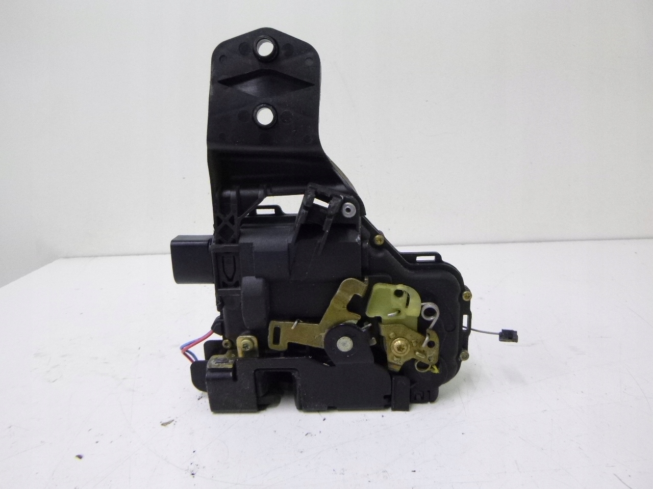 lock door front right Volkswagen Golf IV 2001r.