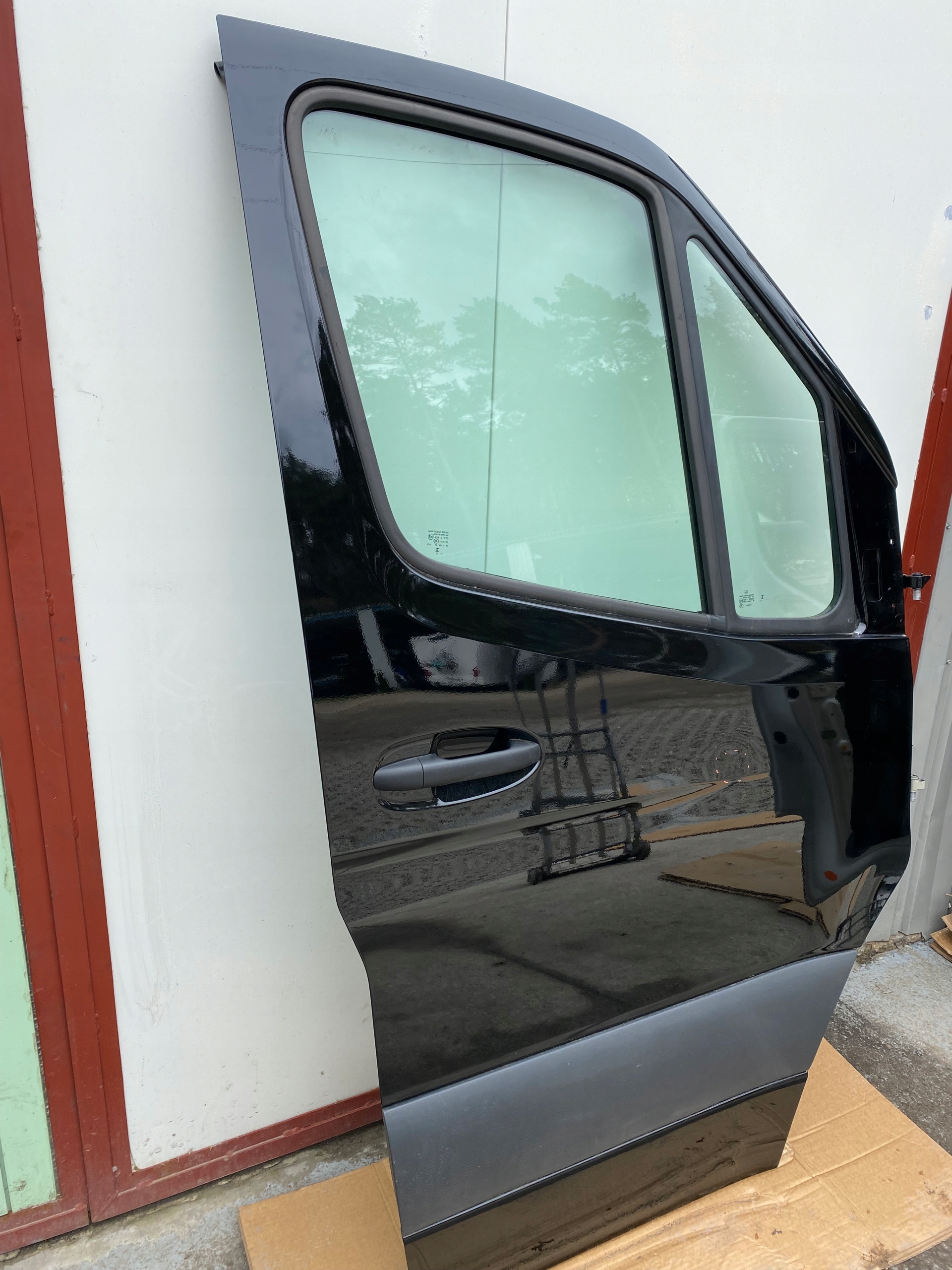 MERCEDES SPRINTER W907 door right front black, EUROPA