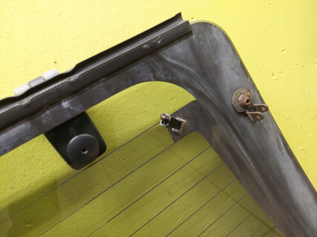 FORD EXPLORER and window bonnet rear part