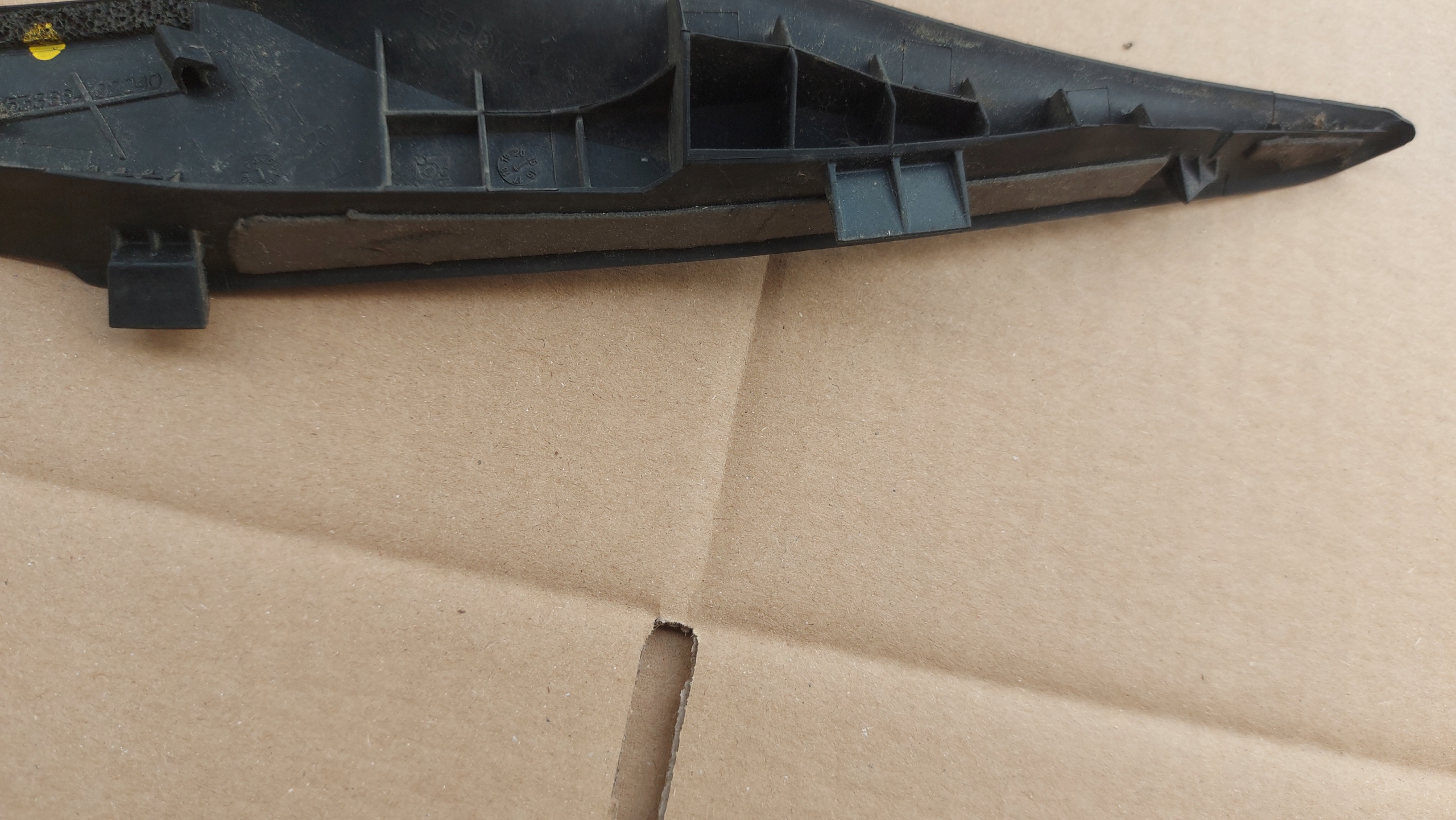 spoiler under the window right TOYOTA AURIS II 12-18