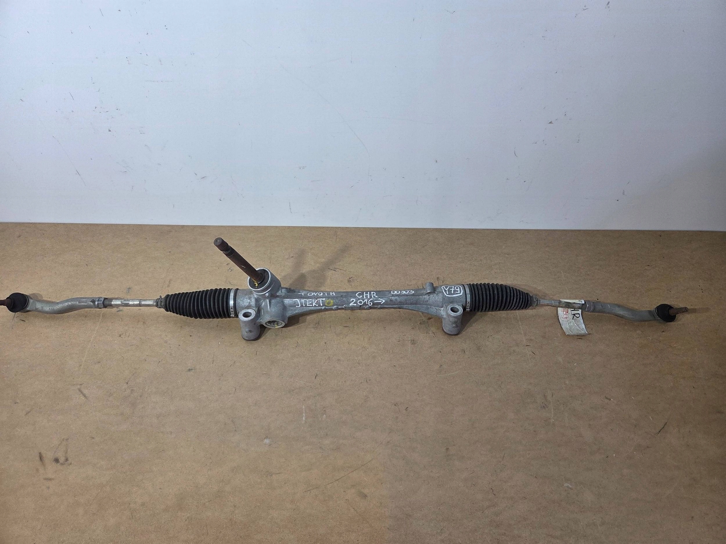 Toyota C-HR and control 00308 / 2016 - (Y79)