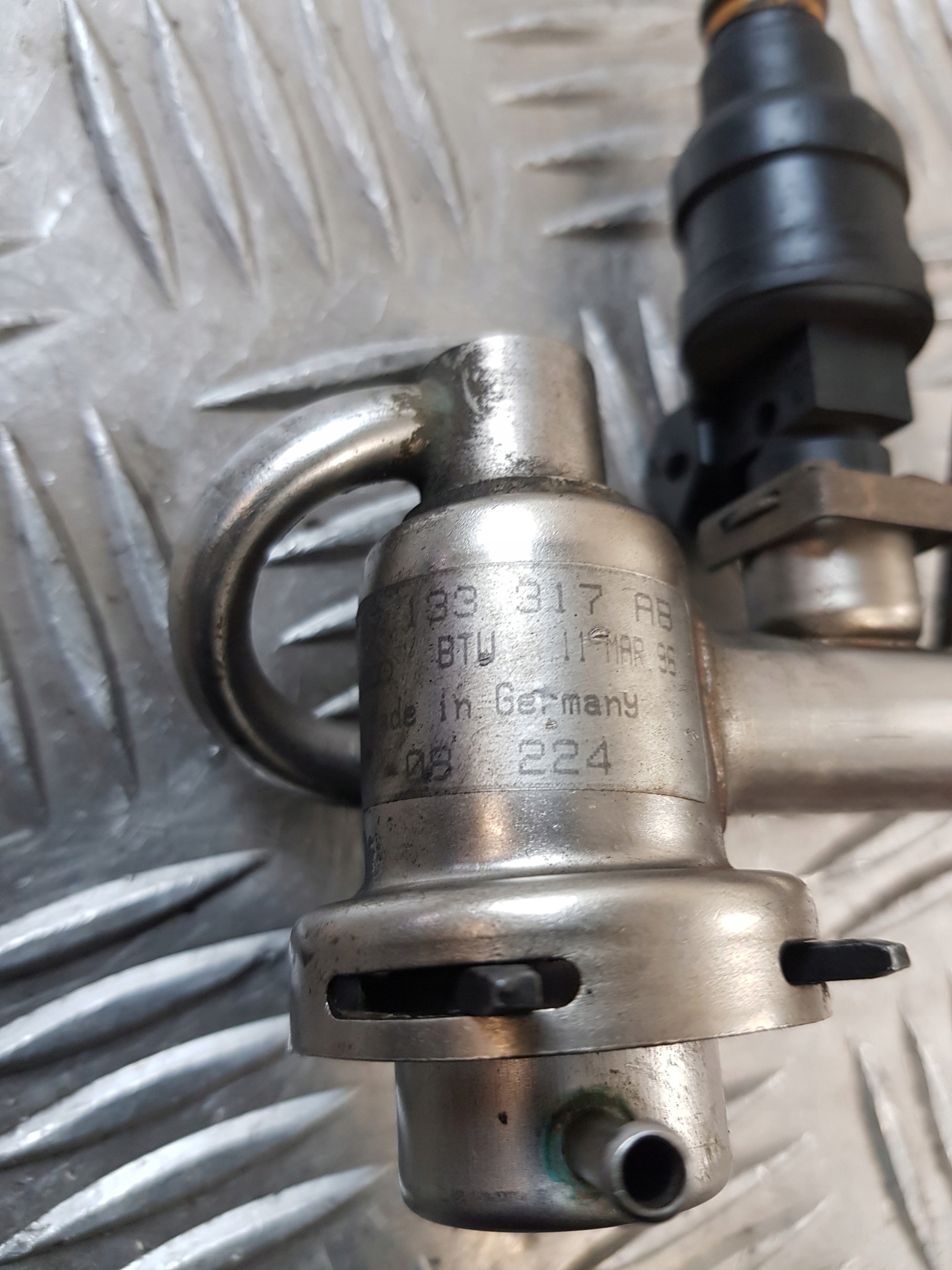Rampe injection 058133681 + Injecteurs AUDI A4 B5 1.8B 96R