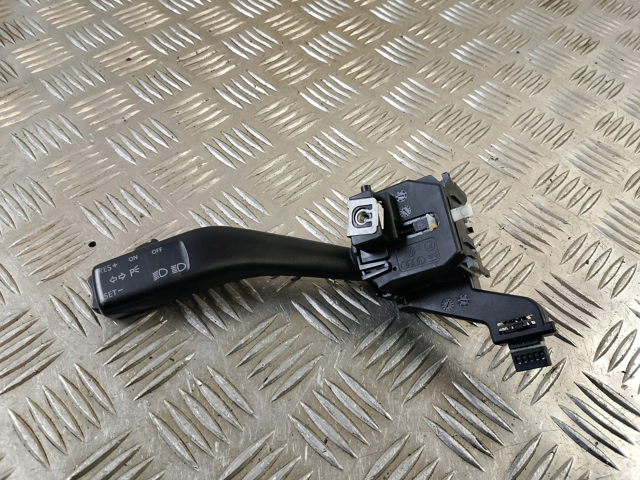 MANETKA Bouton Indicateurs de direction VW GOLF V 5 1K0953513A