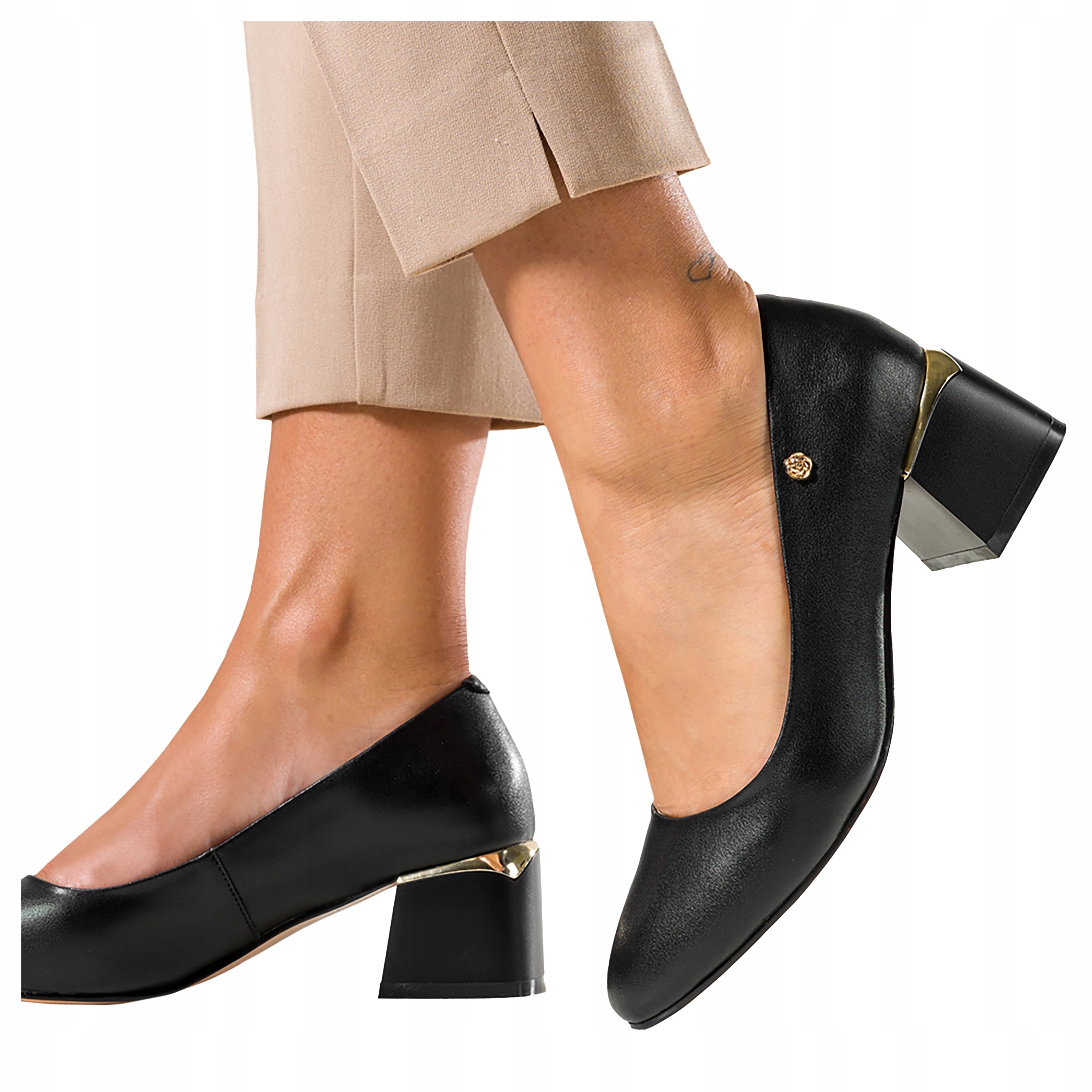 Černé dámské kožené Lodičky Na Ozdobném Klocku se zlatou ozdobou, velikost 37