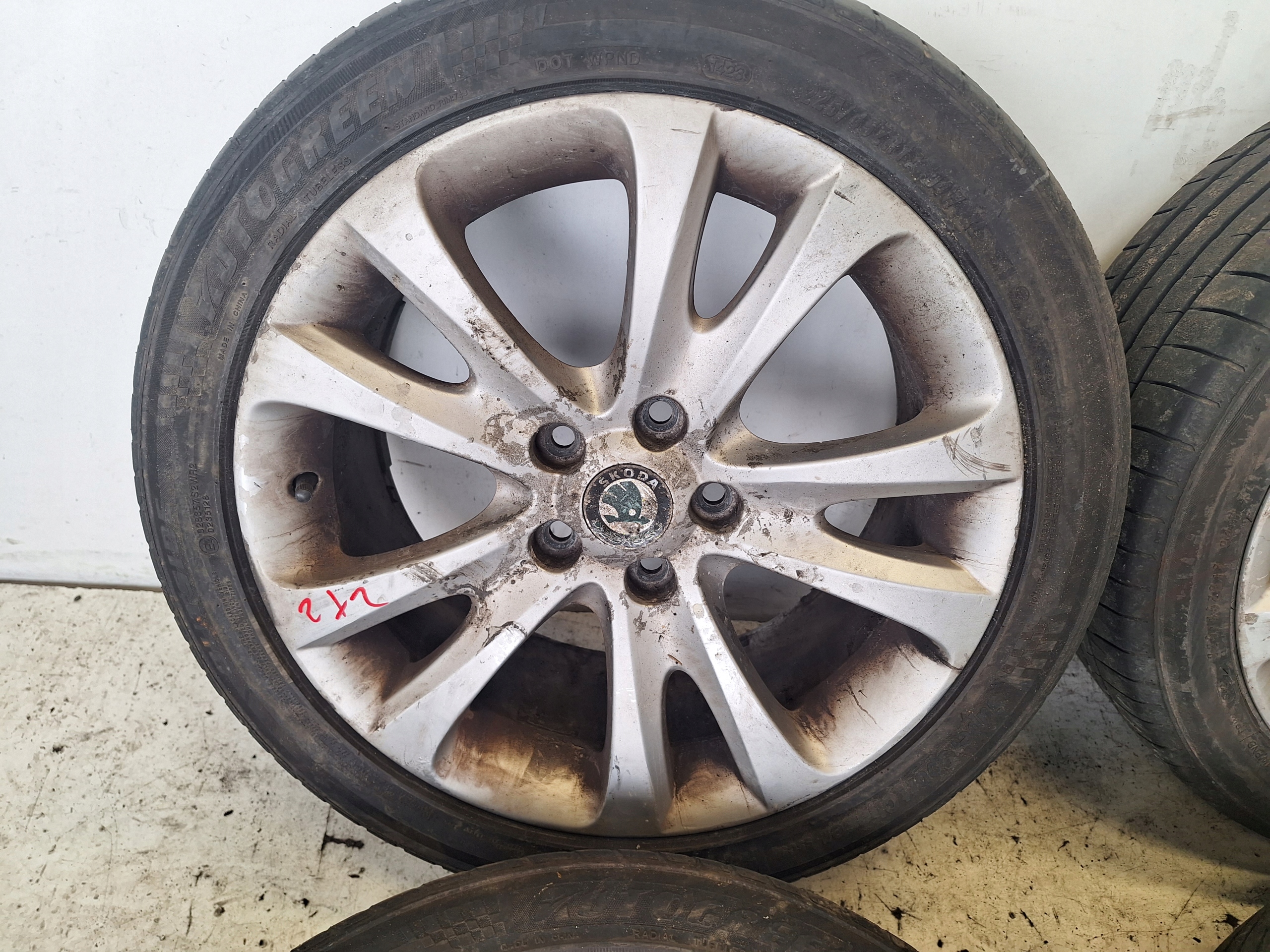 SKODA SUPERB II 3T 08-13 discs + tyres 225/45 R17
