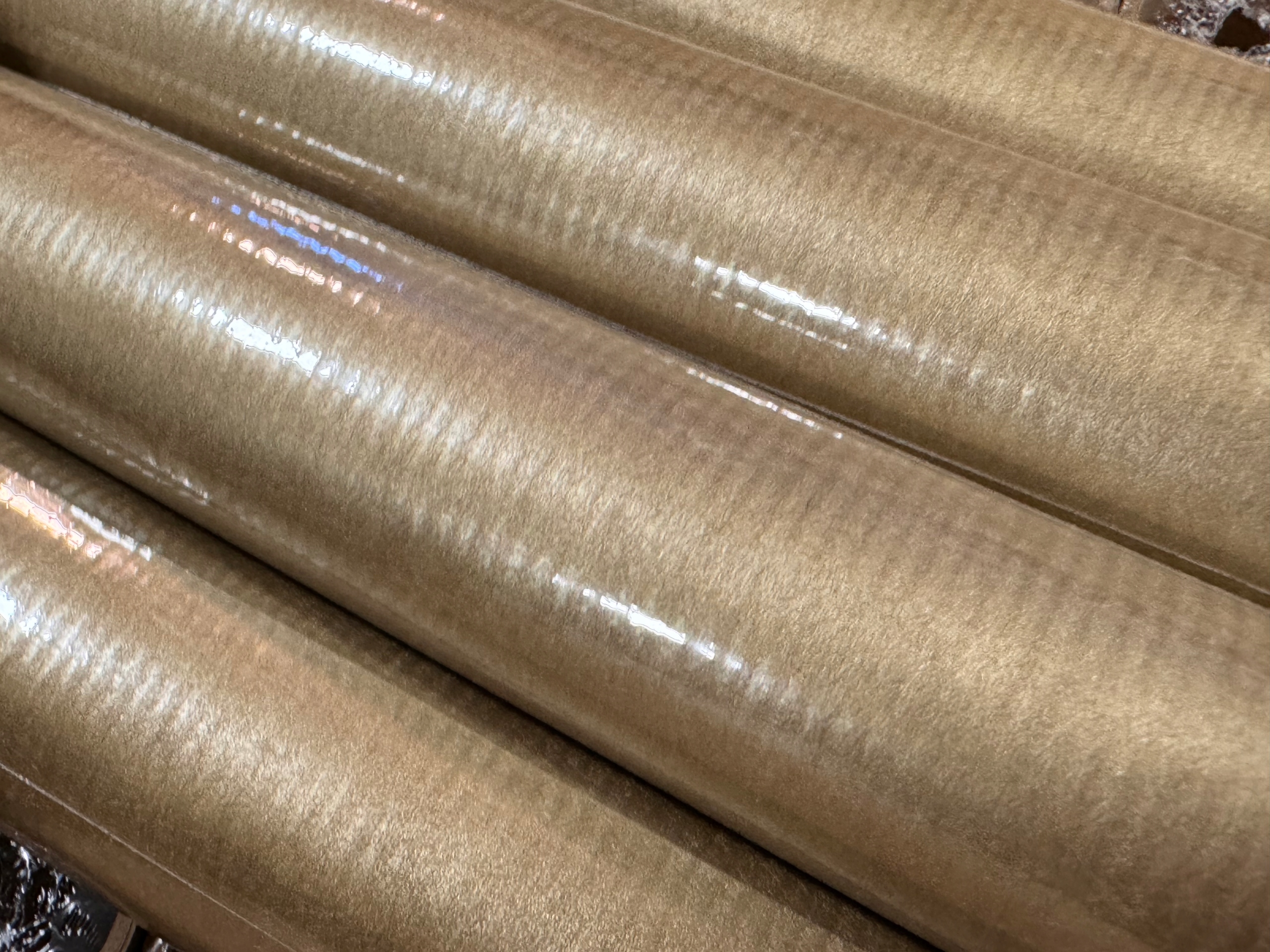 papier prezentowy błyszczący złoty paski 200x70cm kraft