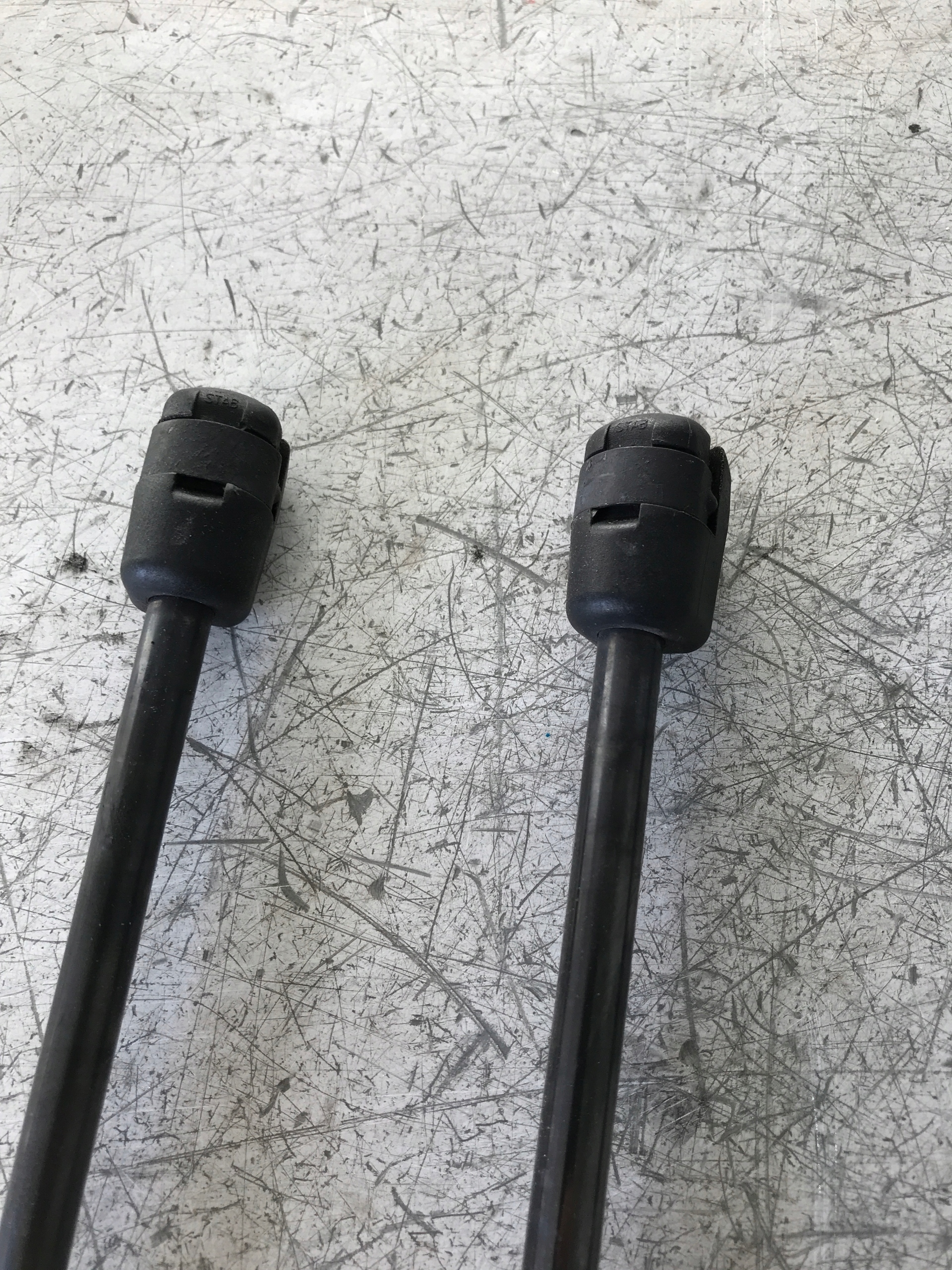 SILOWNIKI bonnet boot AUDI A1 8X 8X4827552