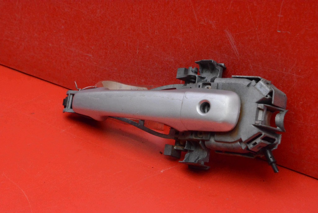 handle left front front SREBRNA VOLVO V50 1 and 03-11
