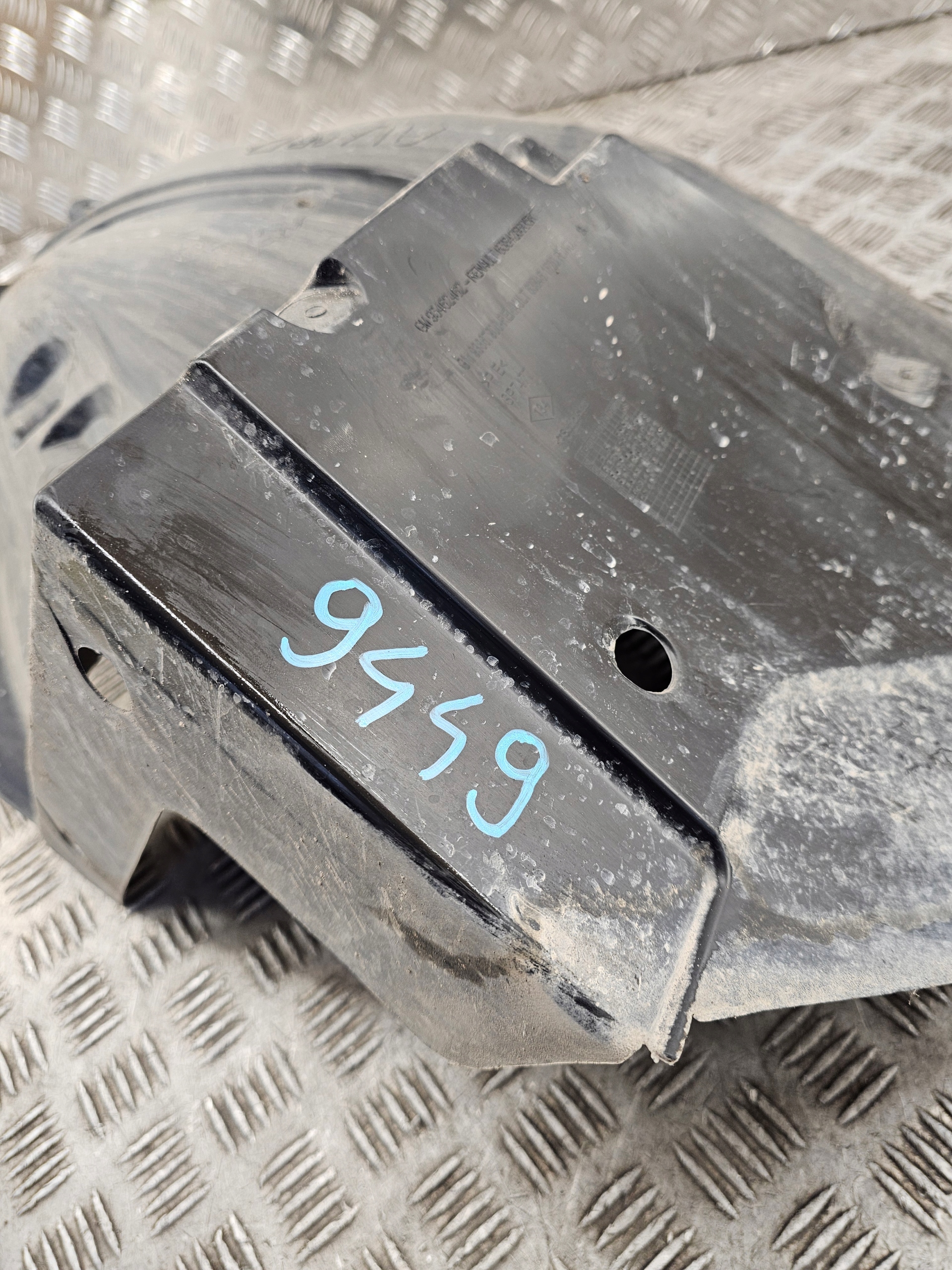 mudguard right front front RENAULT TRAFIC III 3 638428605R