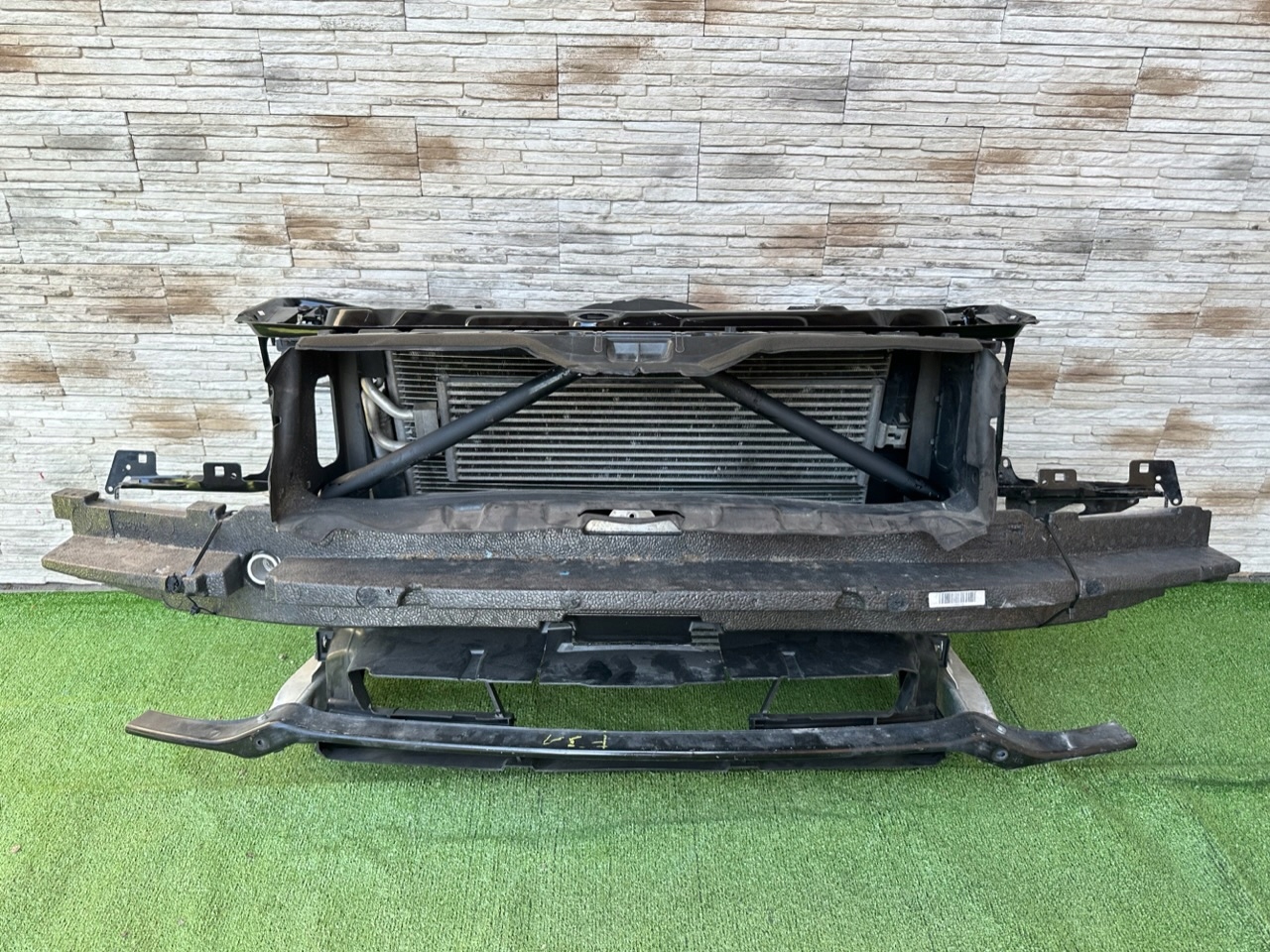 PAS PRZEDNI WZMOCNIE CHŁODNICE BMW F30 F31 HYBRYDA