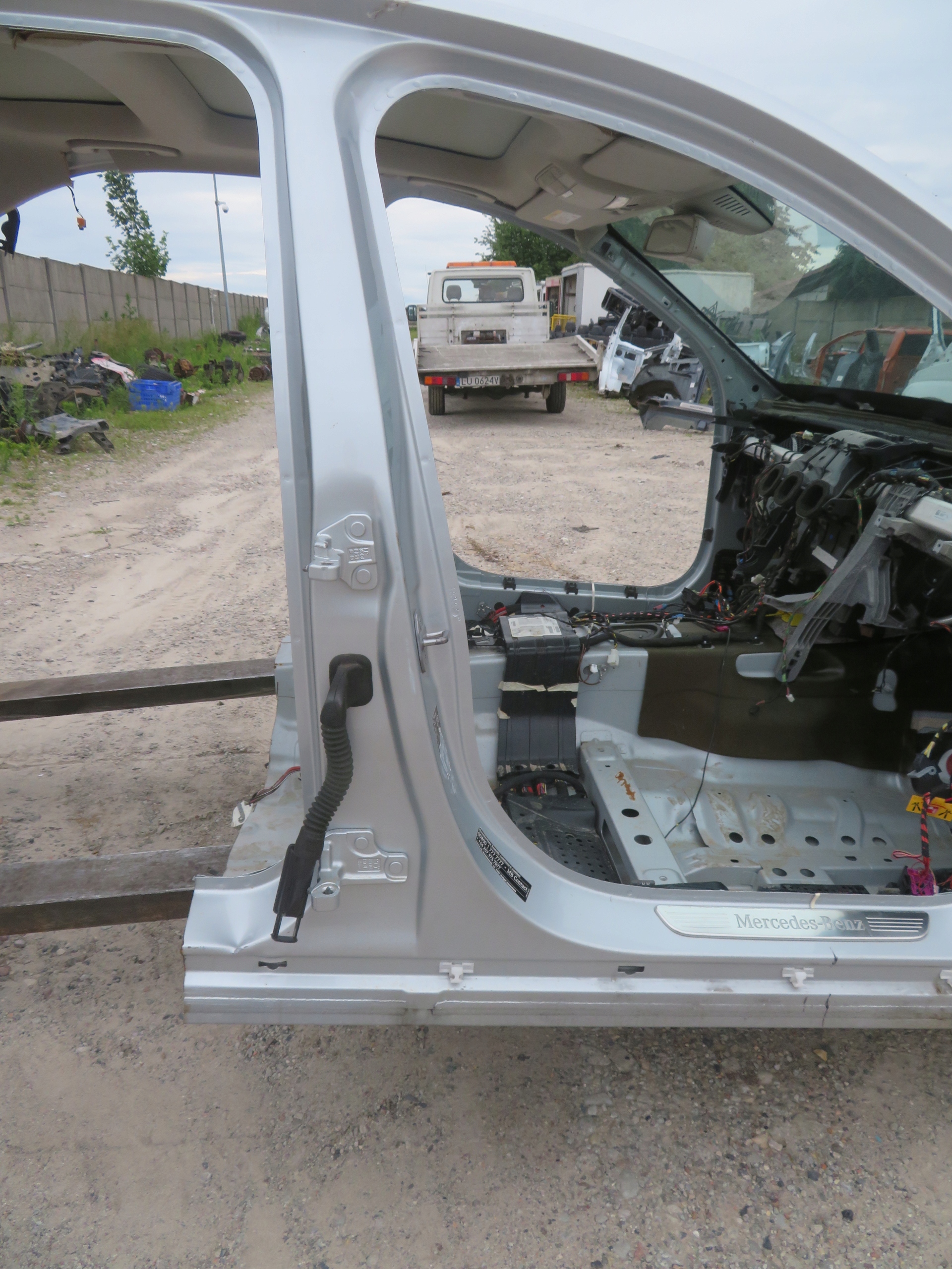 pillar B right central MERCEDES W205 C KLASA 17R