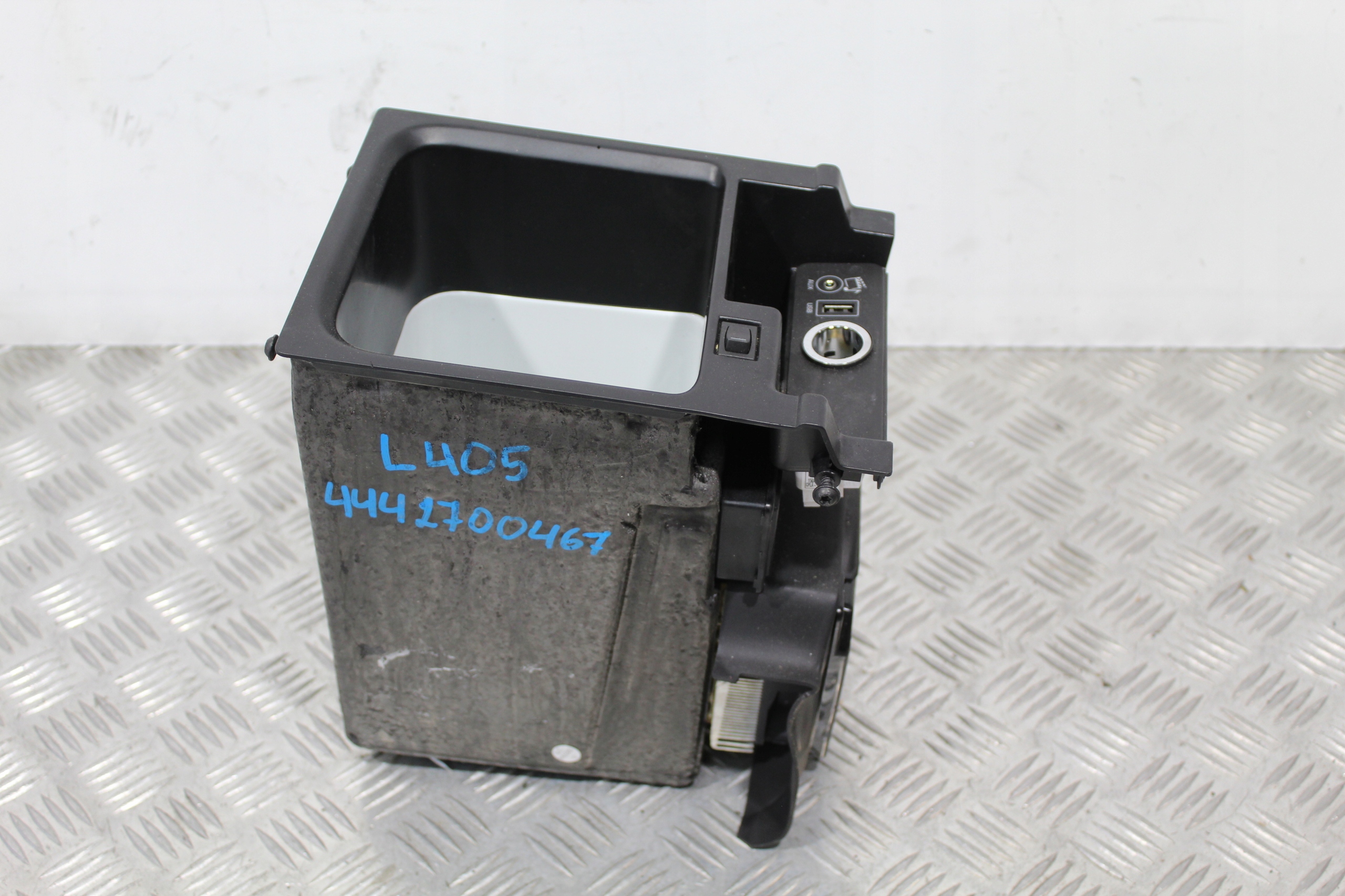 LODOWKA GNIAZDO USB AUX RANGE ROVER SPORT 2 L494